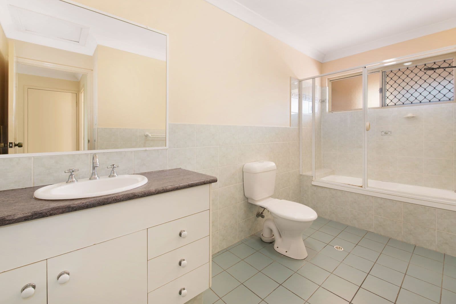 32 Iris Street, Holland Park West QLD 4121, Holland Park West - Thumbnail 8