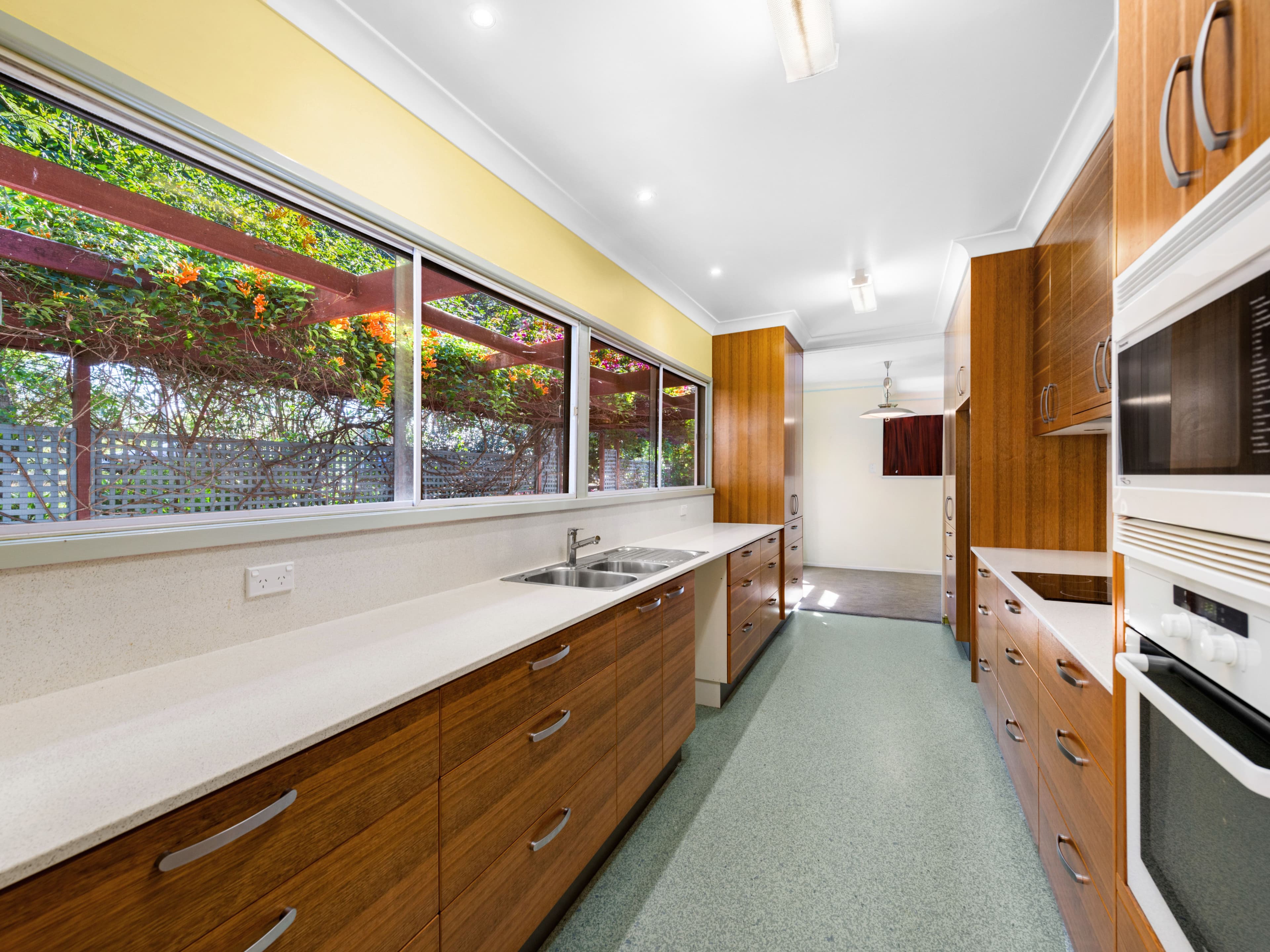 21 Deerhurst Road, Brookfield QLD 4069, Brookfield - Thumbnail 5