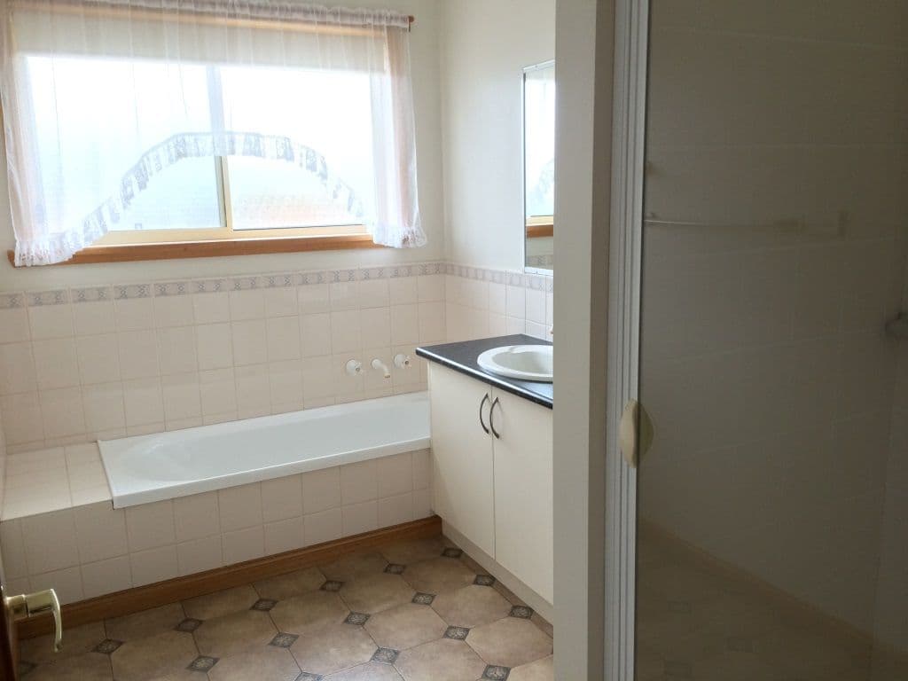 27 Rothesay Close, Newnham TAS 7248, Newnham - Thumbnail 8
