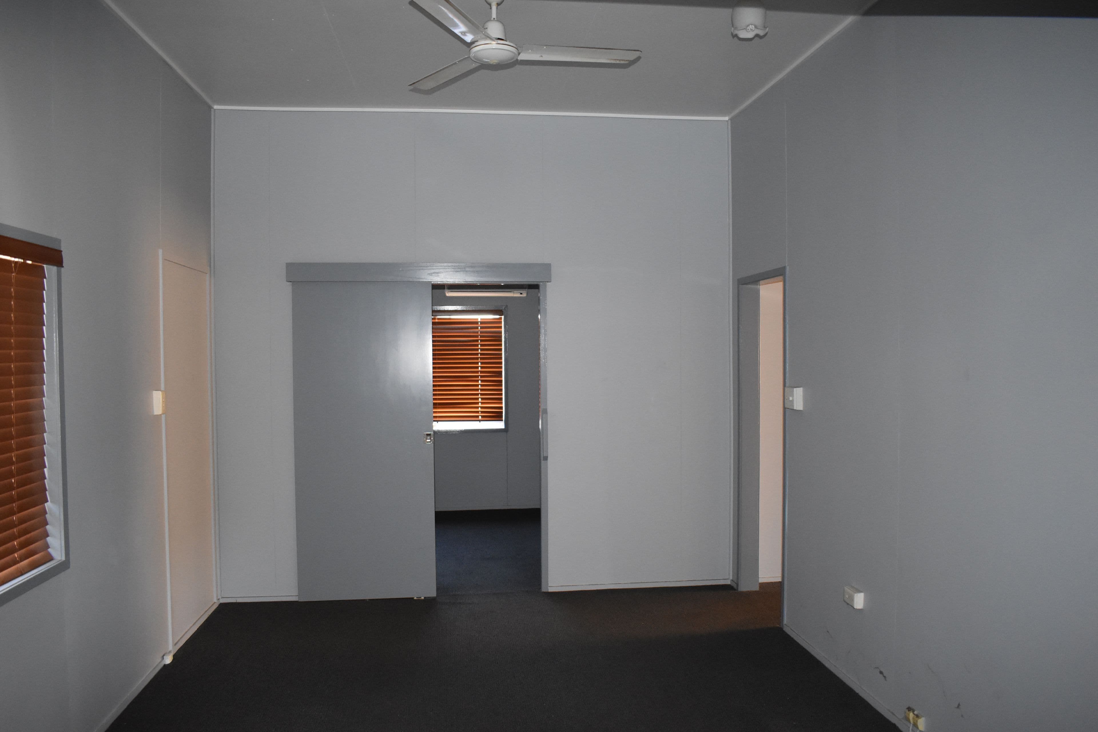 48 Gray Street, Emerald QLD 4720, Emerald - Thumbnail 3