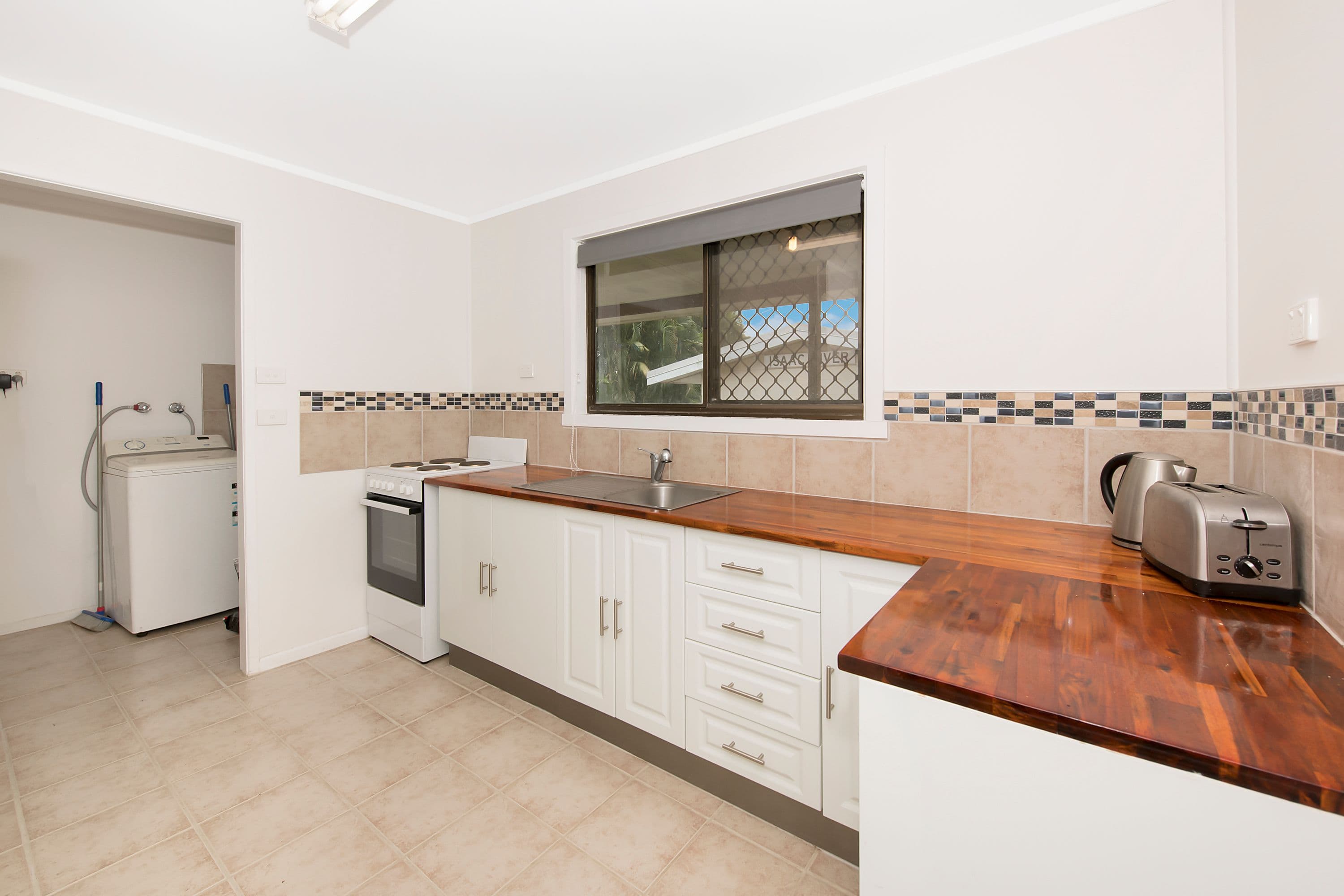 24 Gilliat Street, Wulguru QLD 4811, Wulguru - Thumbnail 4