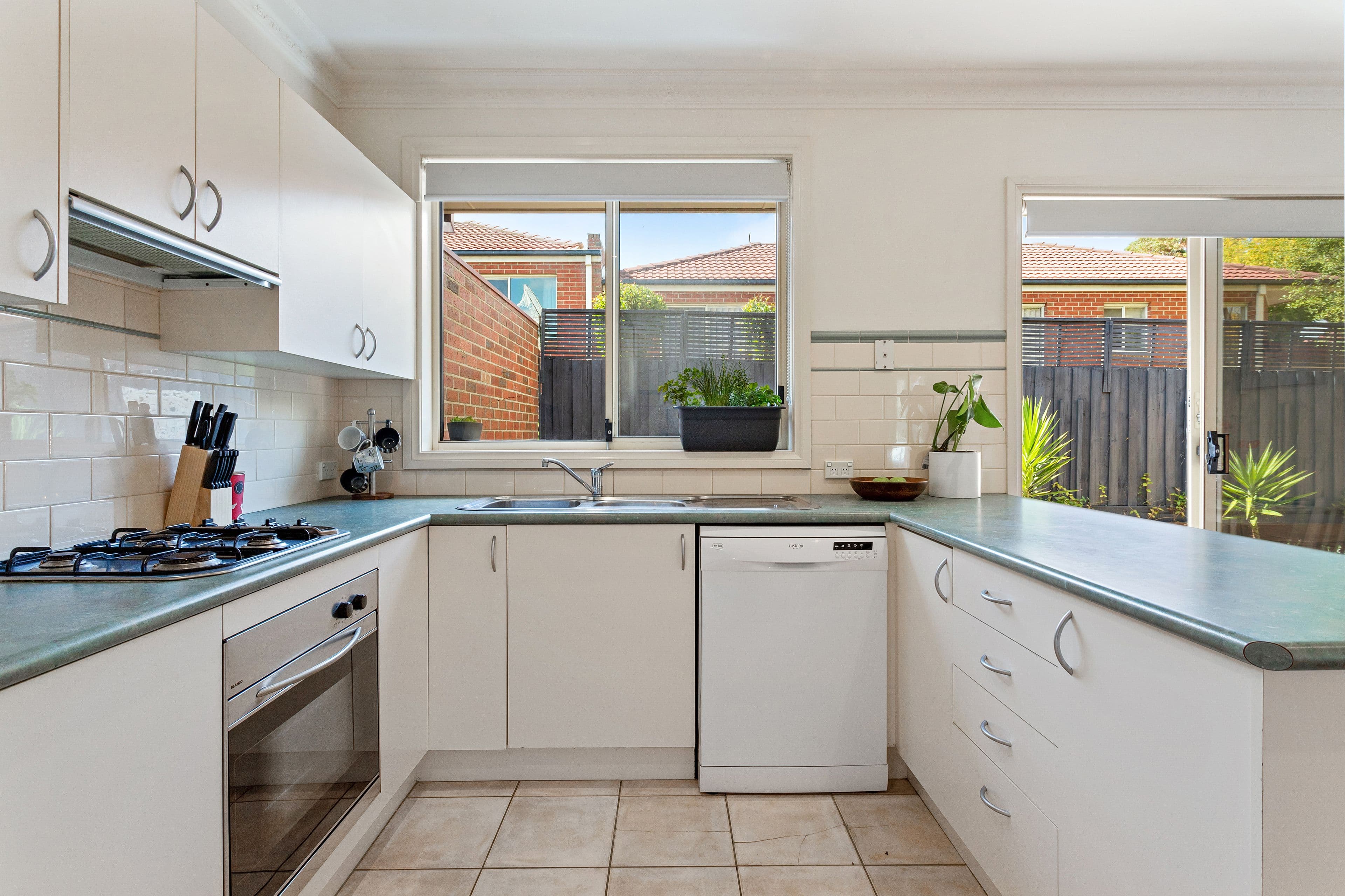12 Mirabel Avenue, Ringwood East VIC 3135, Ringwood East - Thumbnail 3