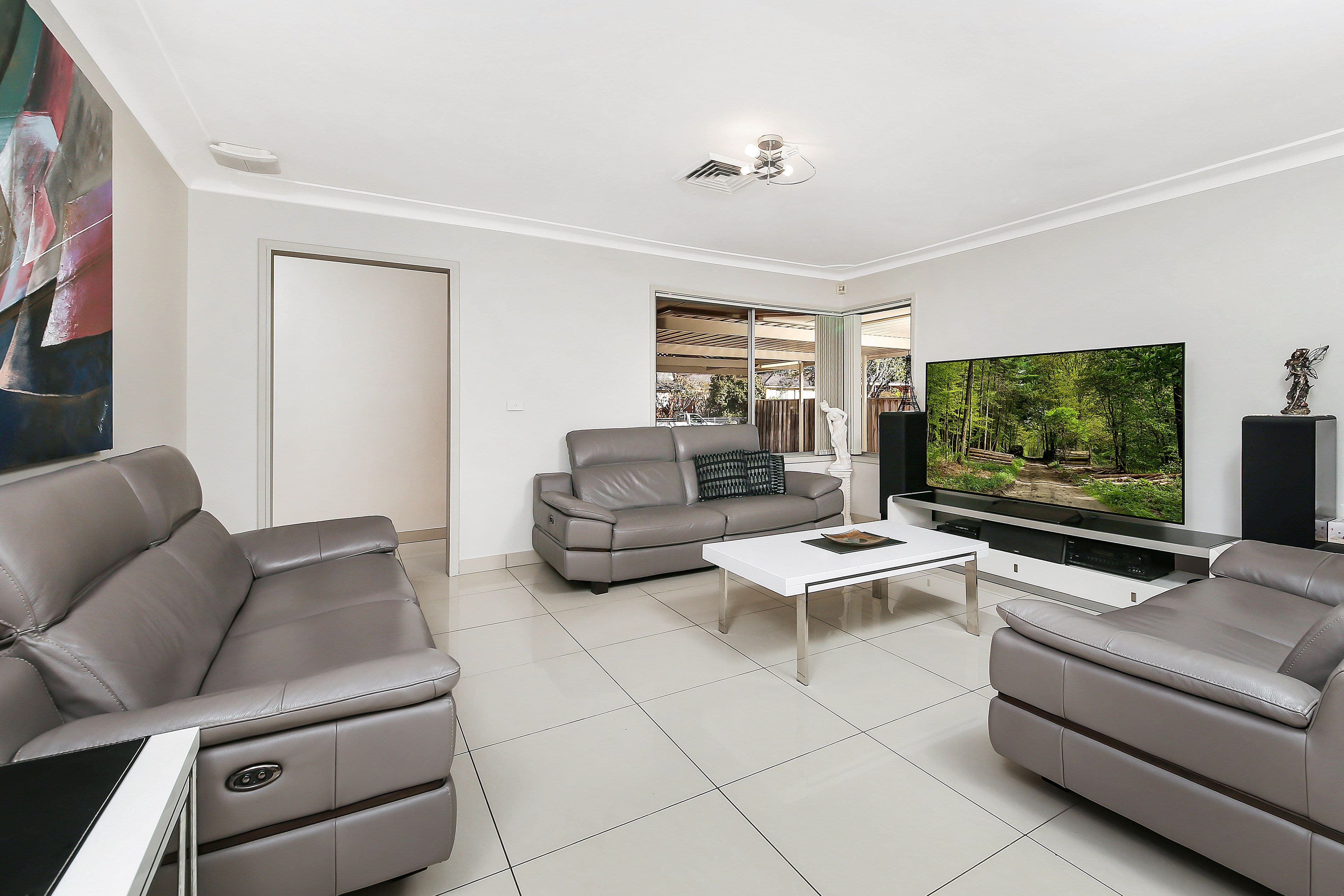 2 Lentara Court, Georges Hall - Thumbnail 2