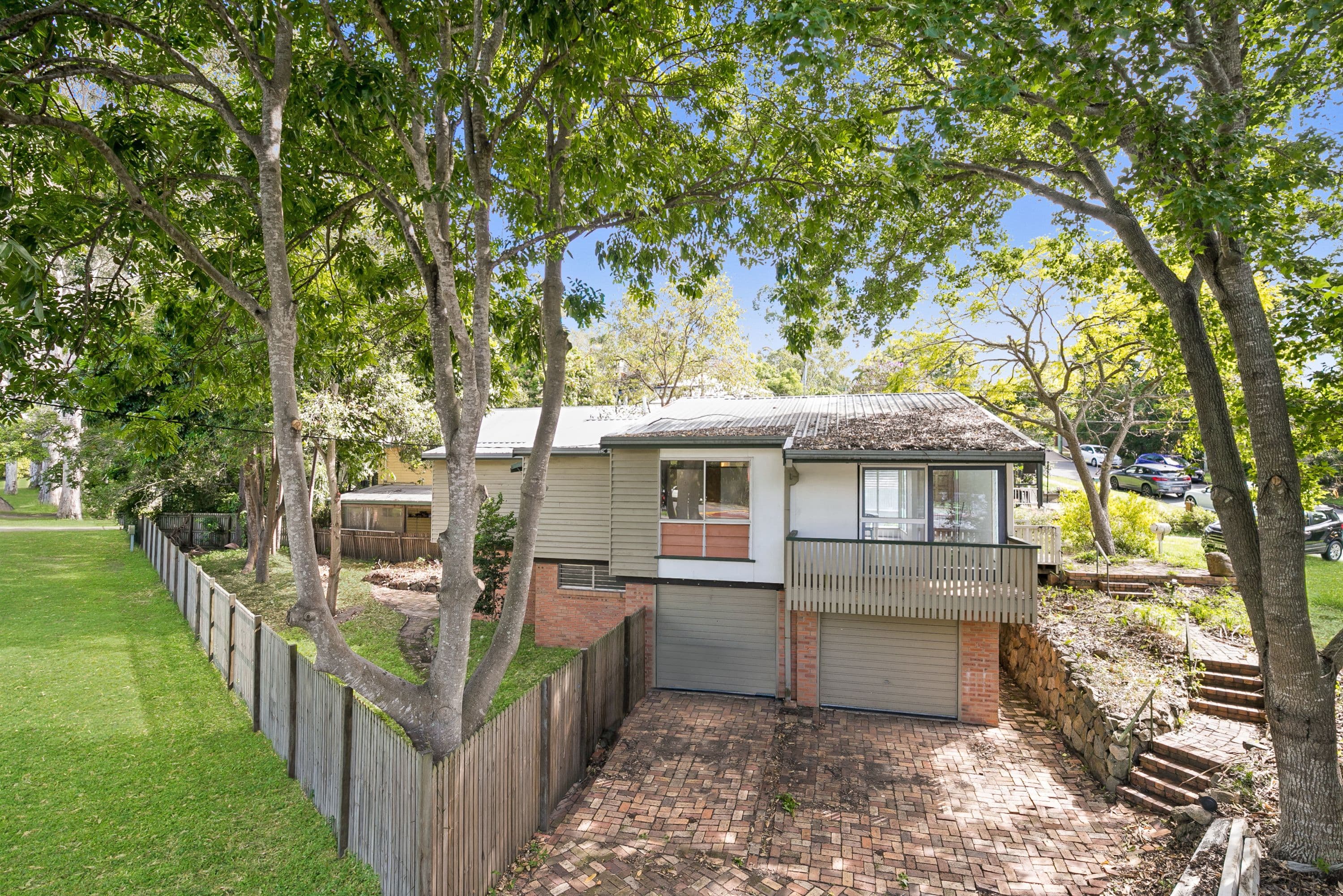 8 Outlook Crescent, Bardon QLD 4065, Bardon - Thumbnail 2