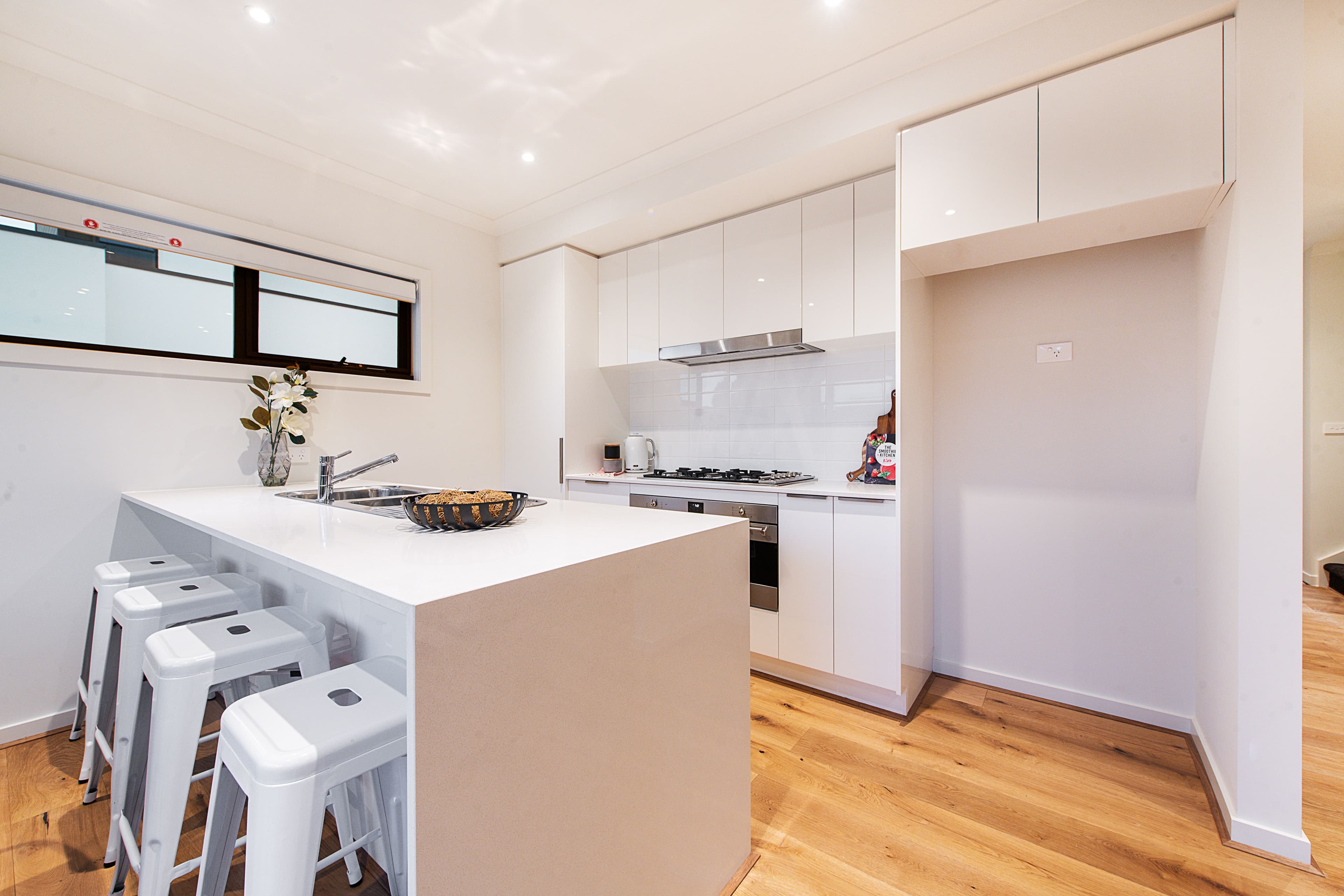 8 Hillview Avenue, Rowville VIC 3178, Rowville - Thumbnail 2