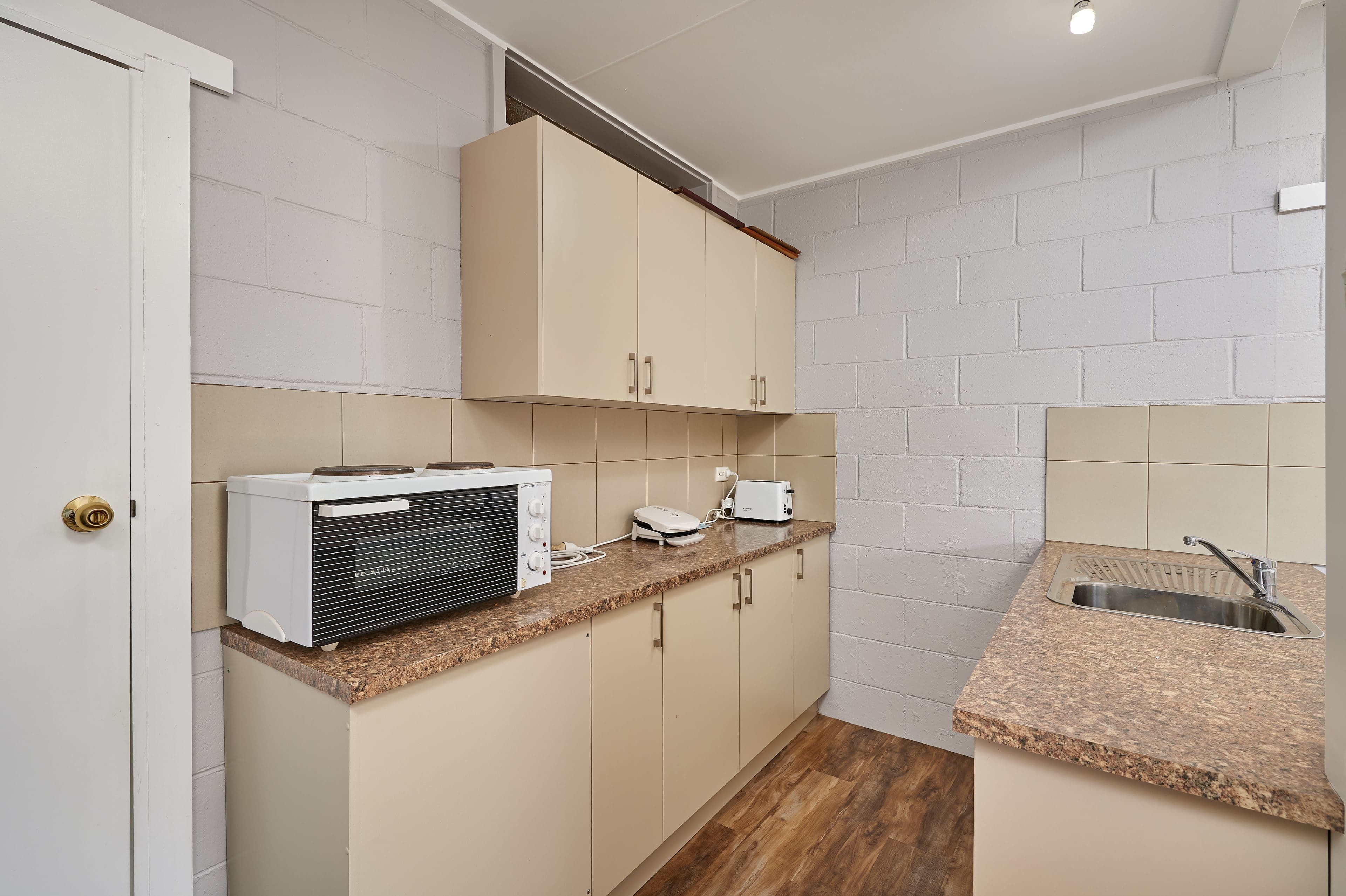 95 Broadway, Junee NSW 2663, Junee - Image 1