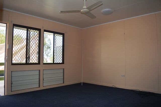 137 Thistle Street, Blackall QLD 4472, Blackall - Thumbnail 4