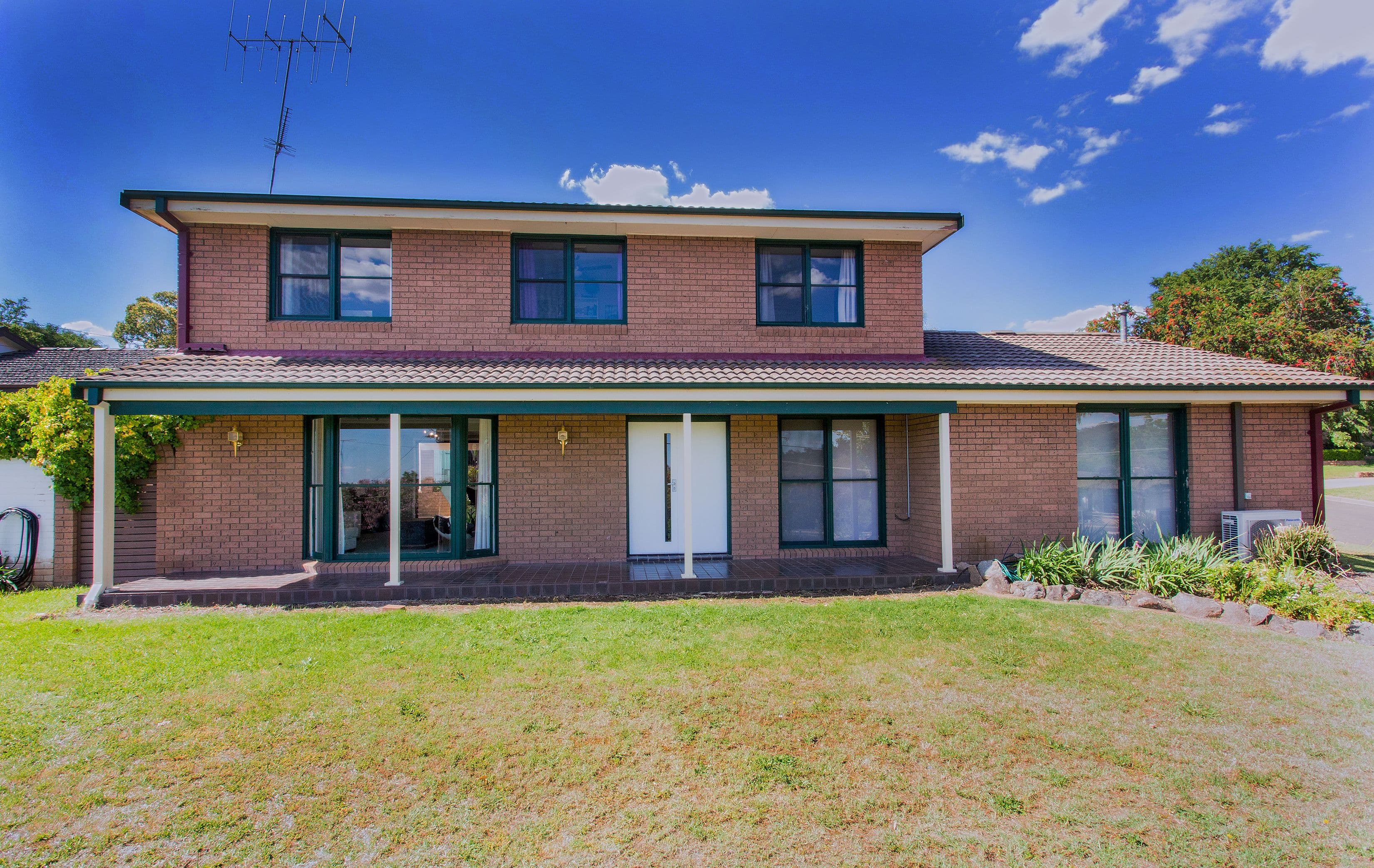 2 Taronga Drive, Cowra - Image 1