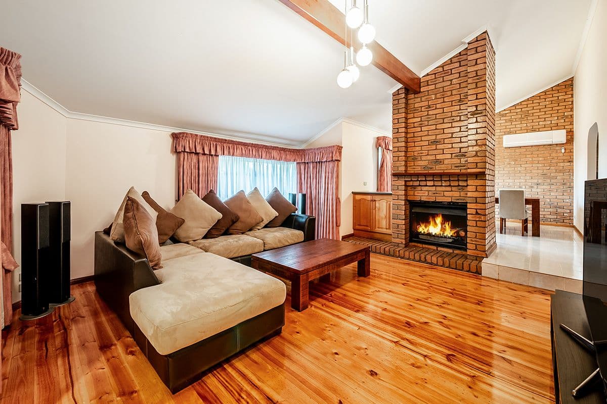 16 Munro Close, Hampton Park VIC 3976, Hampton Park - Thumbnail 2