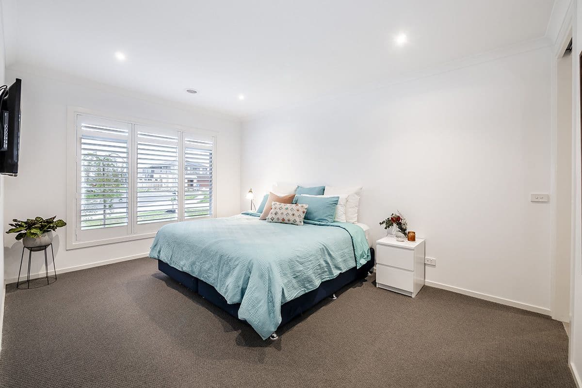 11 Greenglade Way, Cranbourne East VIC 3977, Cranbourne East - Thumbnail 2