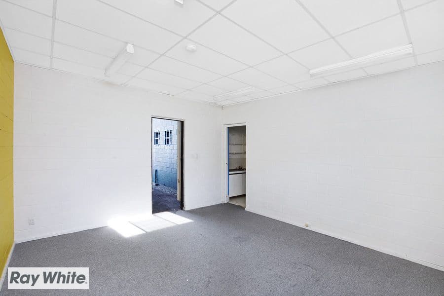 4 Wade Court, Girrawheen WA 6064, Girrawheen - Thumbnail 4