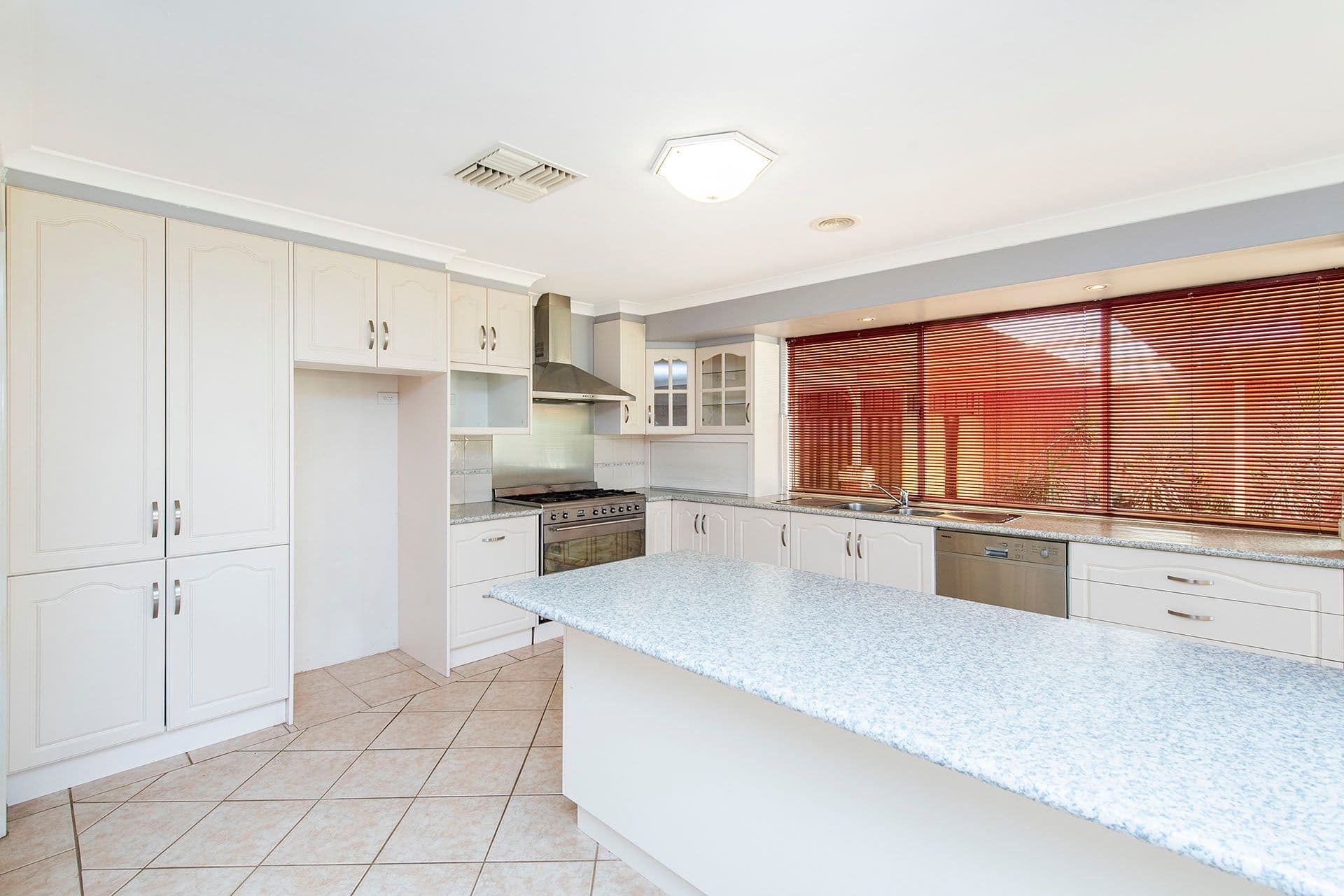 35 Leeuwin Parade, Rockingham WA 6168, Rockingham - Thumbnail 8