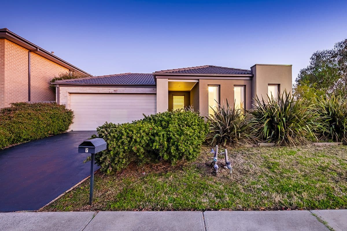 7 Beauchamp Way, Cranbourne East VIC 3977, Cranbourne East - Image 1