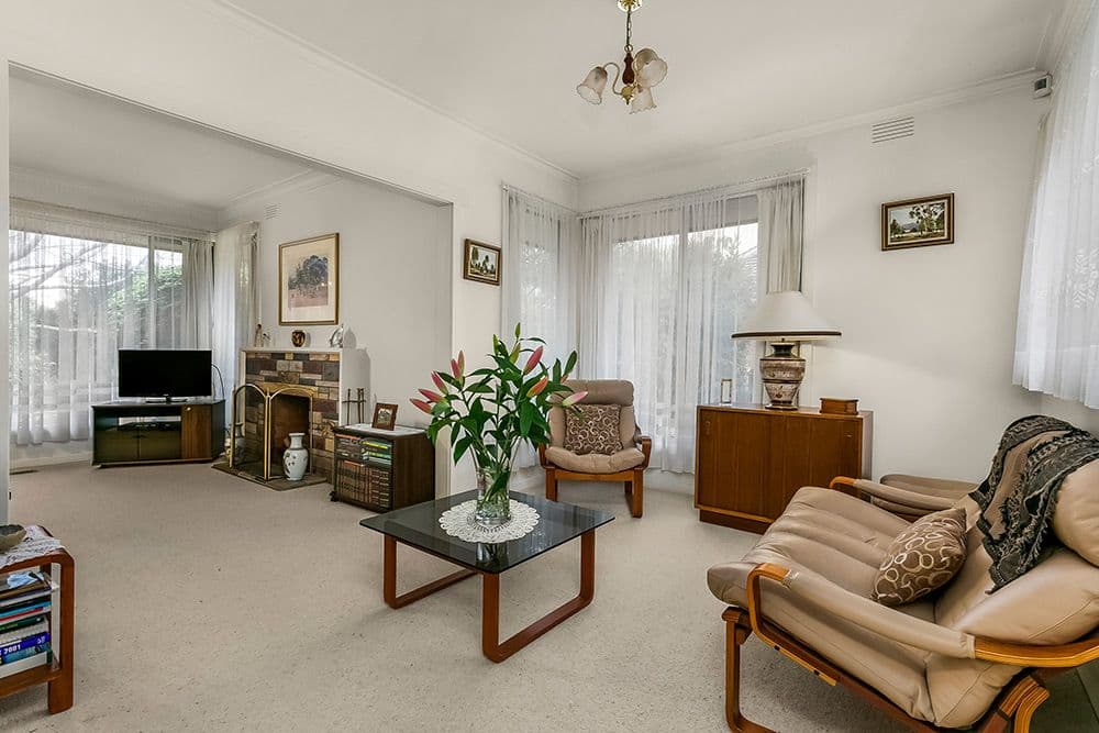 15 Blue Hills Avenue, Mount Waverley VIC 3149, Mount Waverley - Thumbnail 2