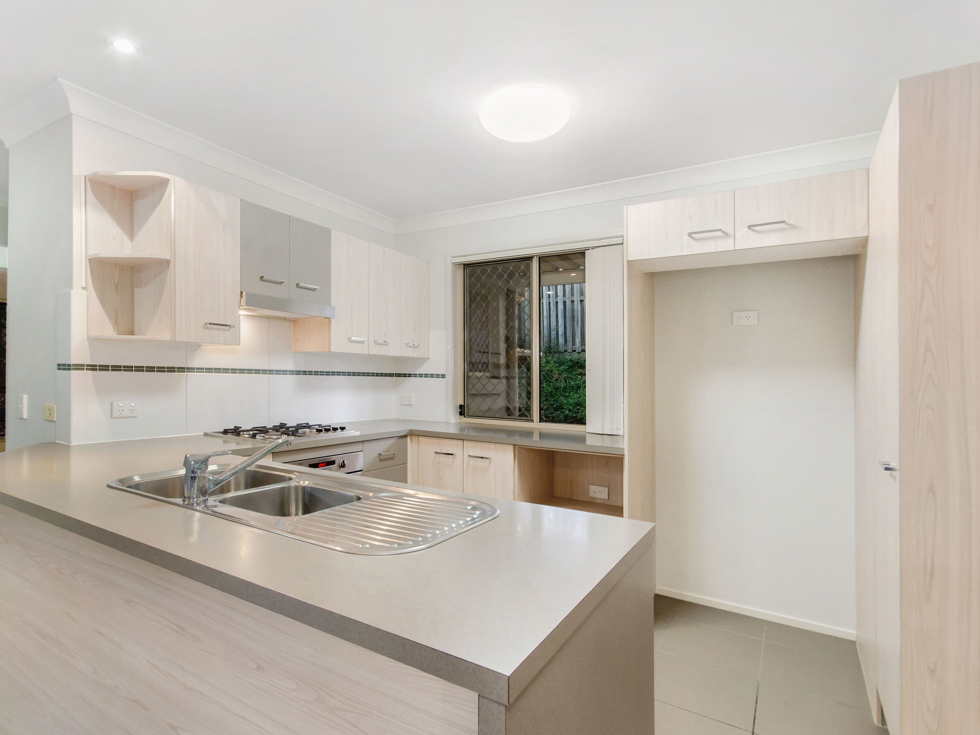 18 Silver Dawn Crescent, Oxenford QLD 4210, Oxenford - Thumbnail 8
