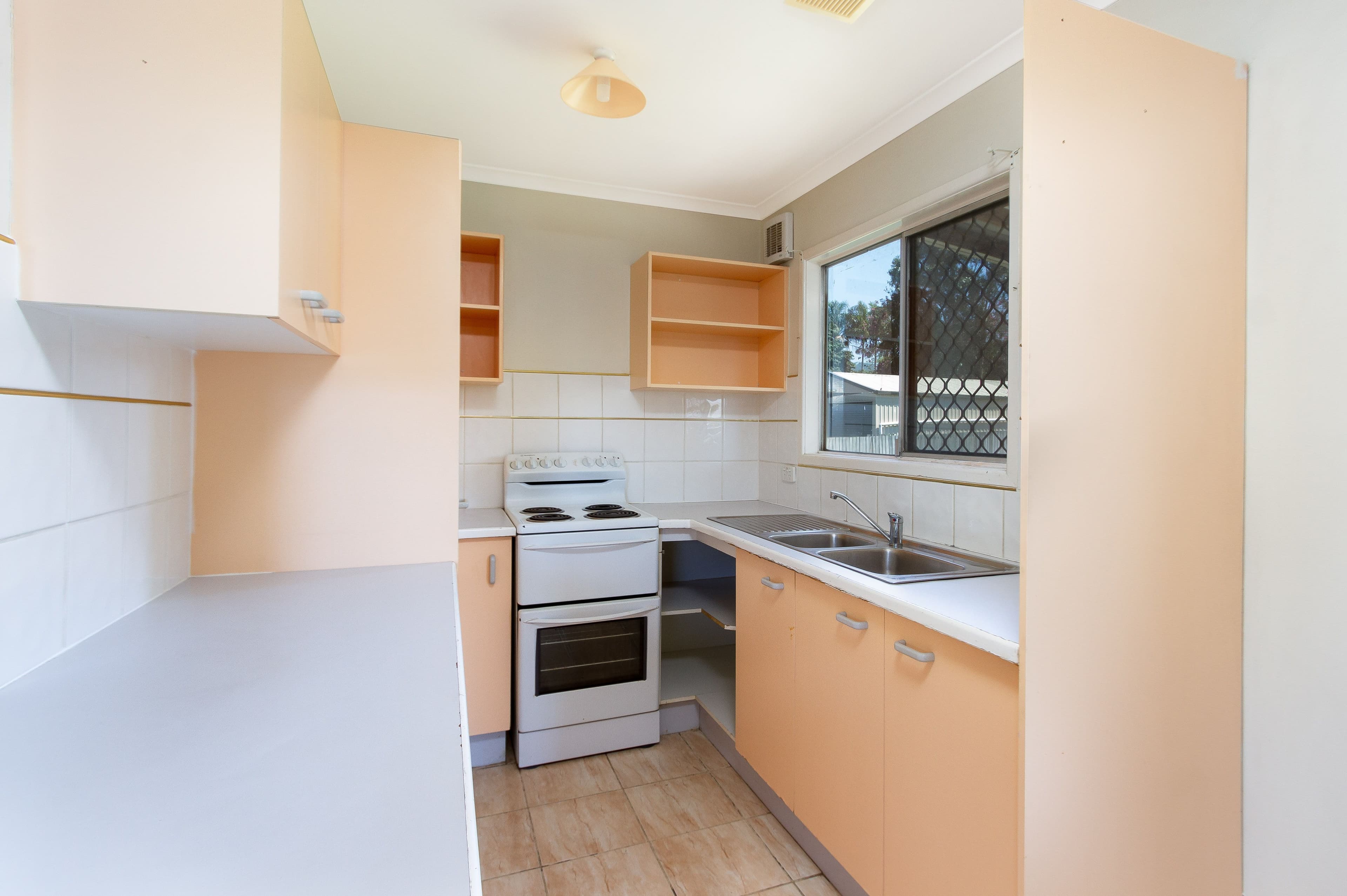 146 Aquarius Drive, Kingston QLD 4114, Kingston - Thumbnail 3