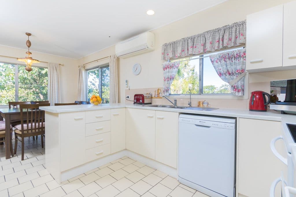 16 Peter Street, Strathpine QLD 4500, Strathpine - Thumbnail 3