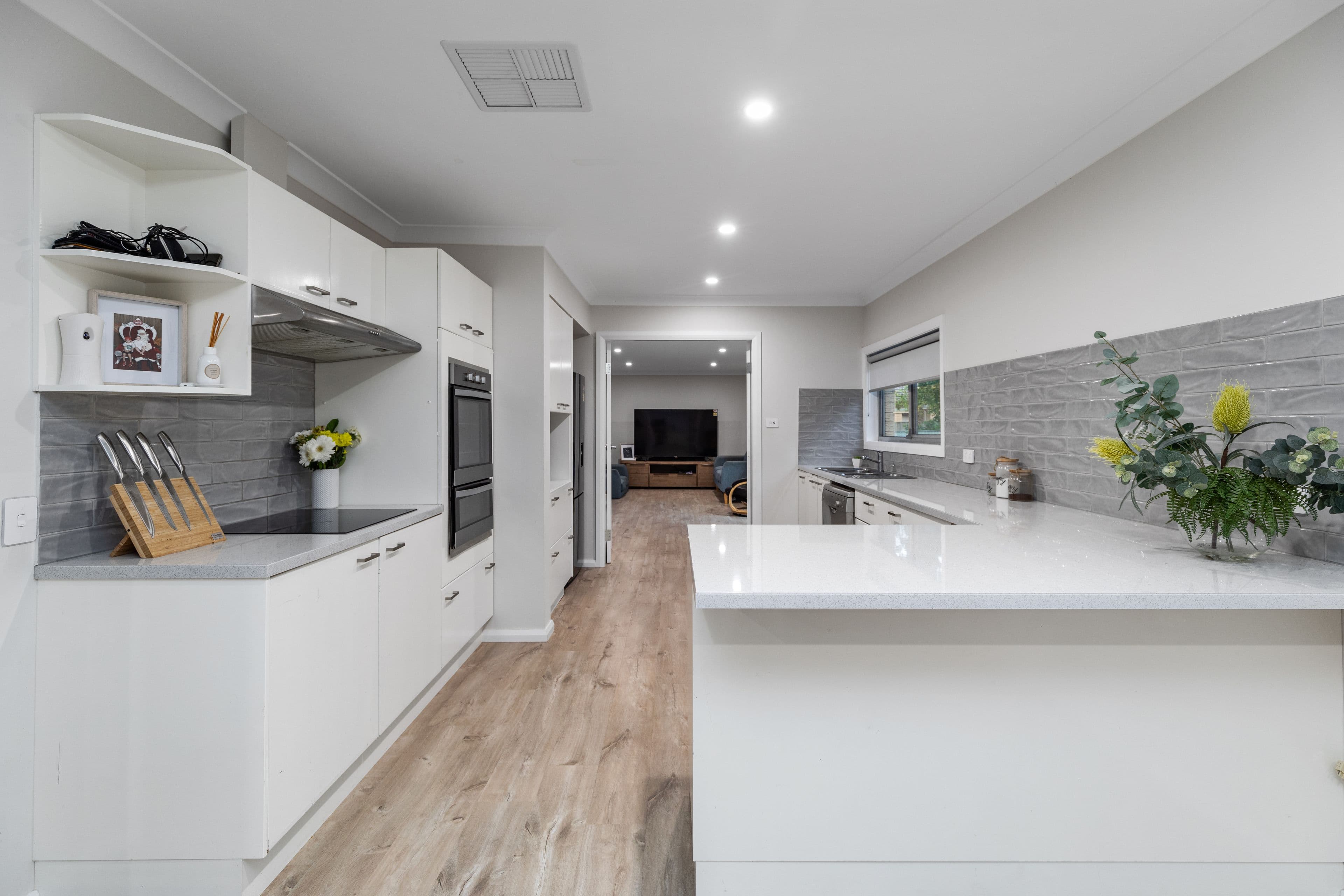 61 Leavenworth Drive, Mount Austin NSW 2650, Mount Austin - Thumbnail 2