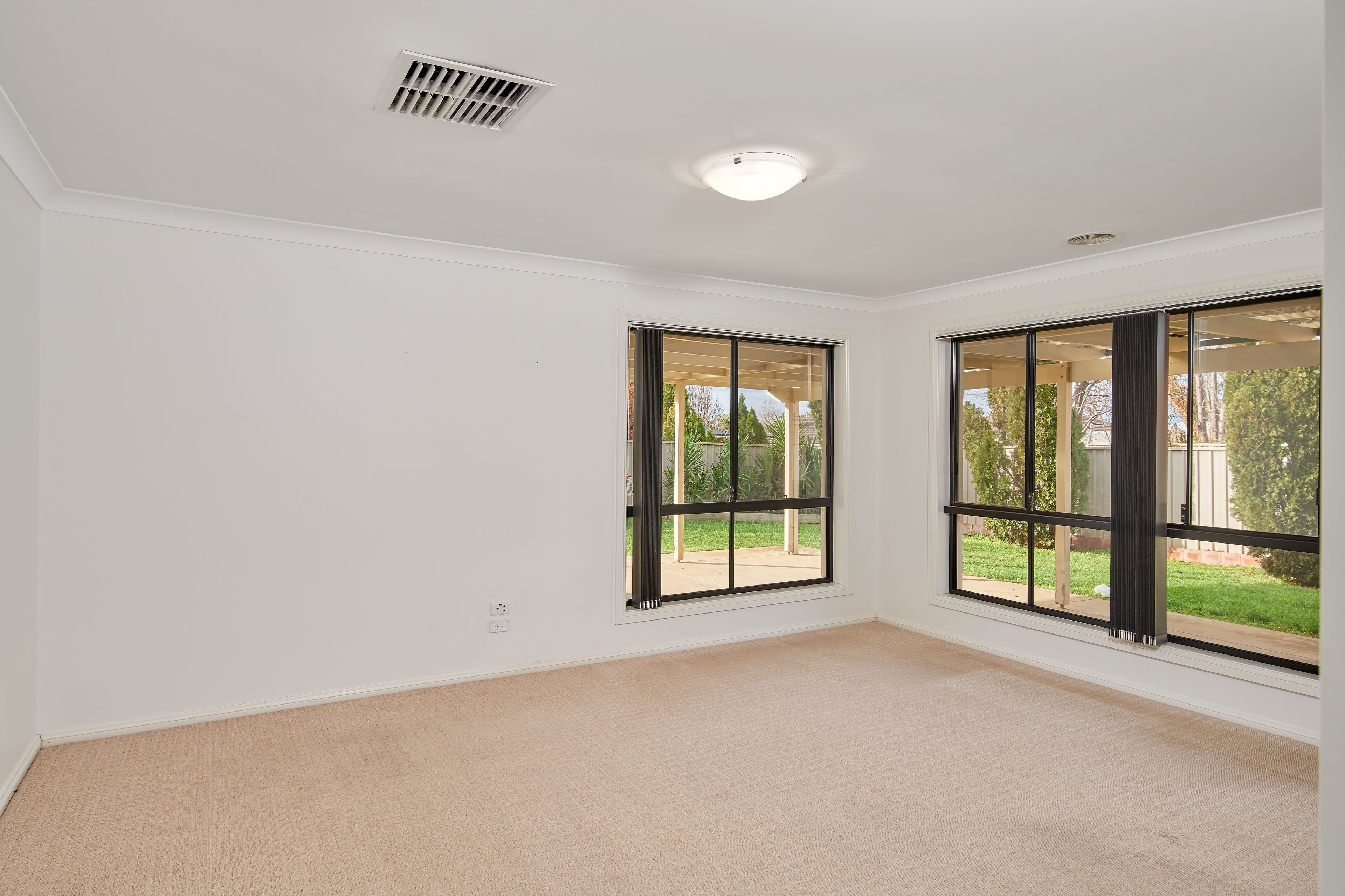 13 Womboin Crescent, Glenfield Park NSW 2650, Glenfield Park - Thumbnail 4