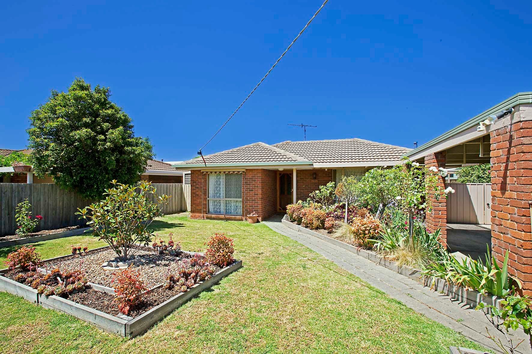 27 Mulholland Crescent, Grovedale VIC 3216, Grovedale - Thumbnail 2
