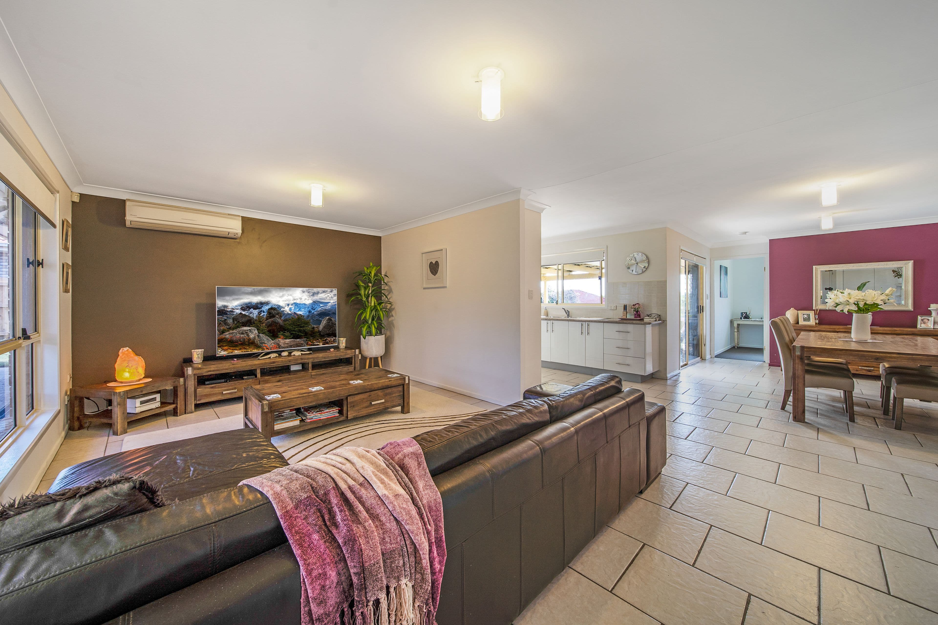 19 Sandra Ann Drive, Edens Landing QLD 4207, Edens Landing - Thumbnail 2