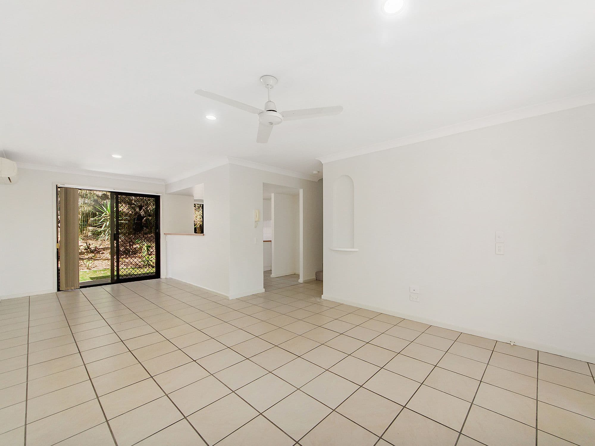 2 Gentian Drive, Arundel QLD 4214, Arundel - Thumbnail 3