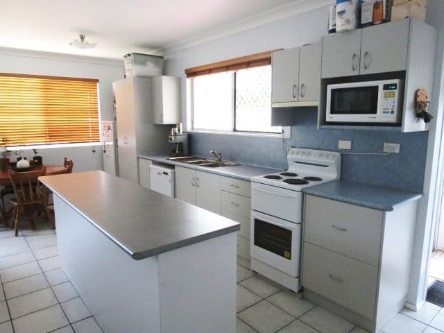 105 Opal Street, Emerald QLD 4720, Emerald - Thumbnail 3