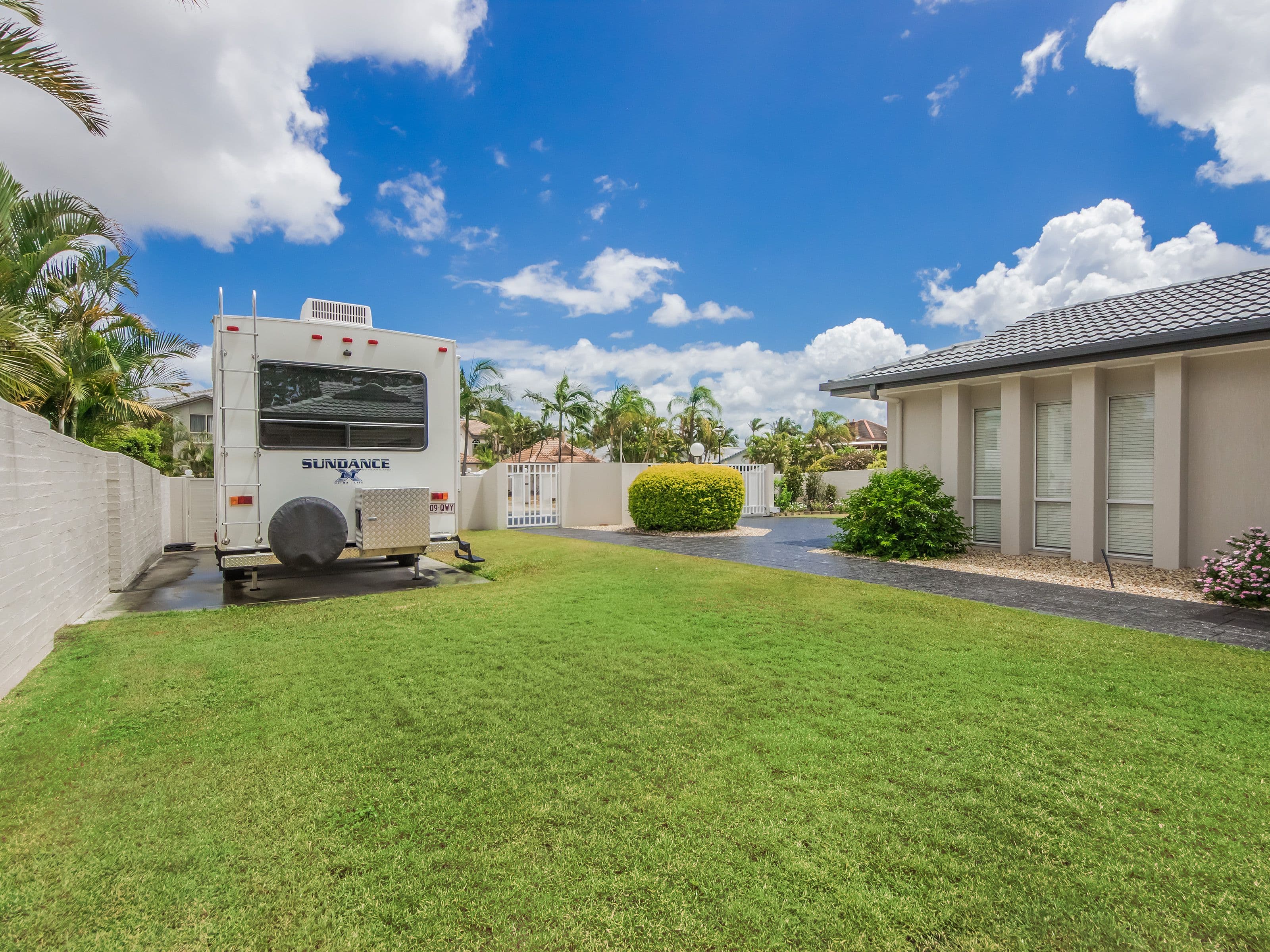 71 Santa Cruz Boulevard, Clear Island Waters QLD 4226, Clear Island Waters - Thumbnail 4