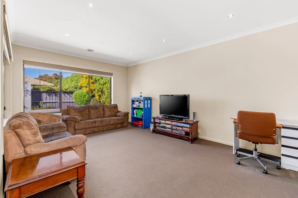 16 Kiora Avenue, Doreen VIC 3754, Doreen - Thumbnail 4