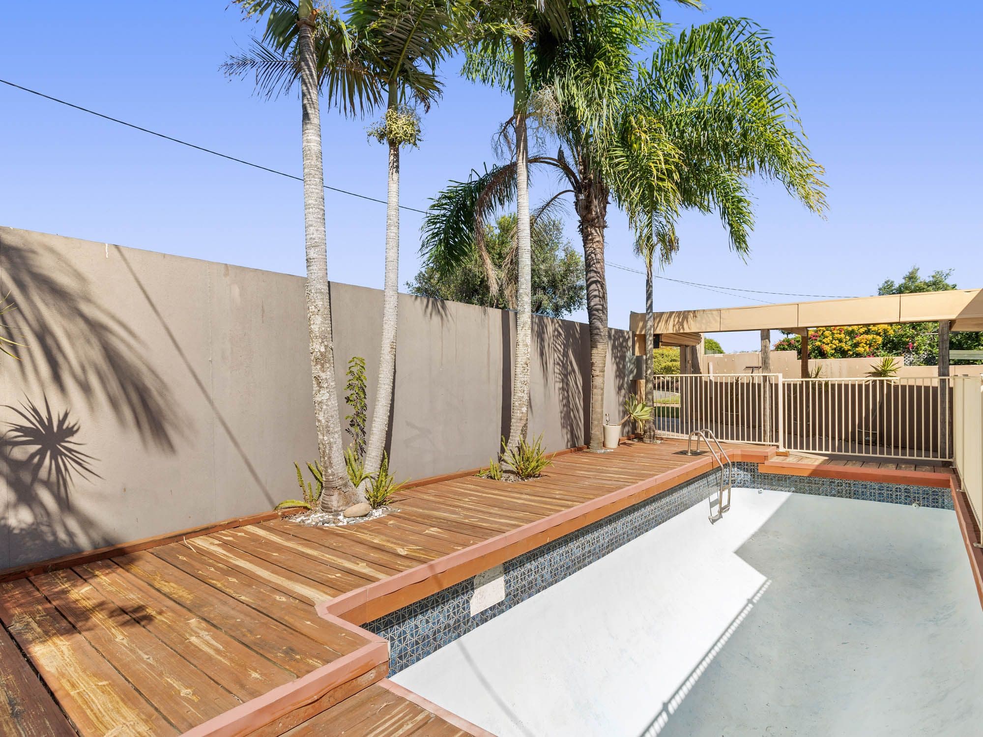 27 Cooleroo Crescent, Southport QLD 4215, Southport - Thumbnail 3