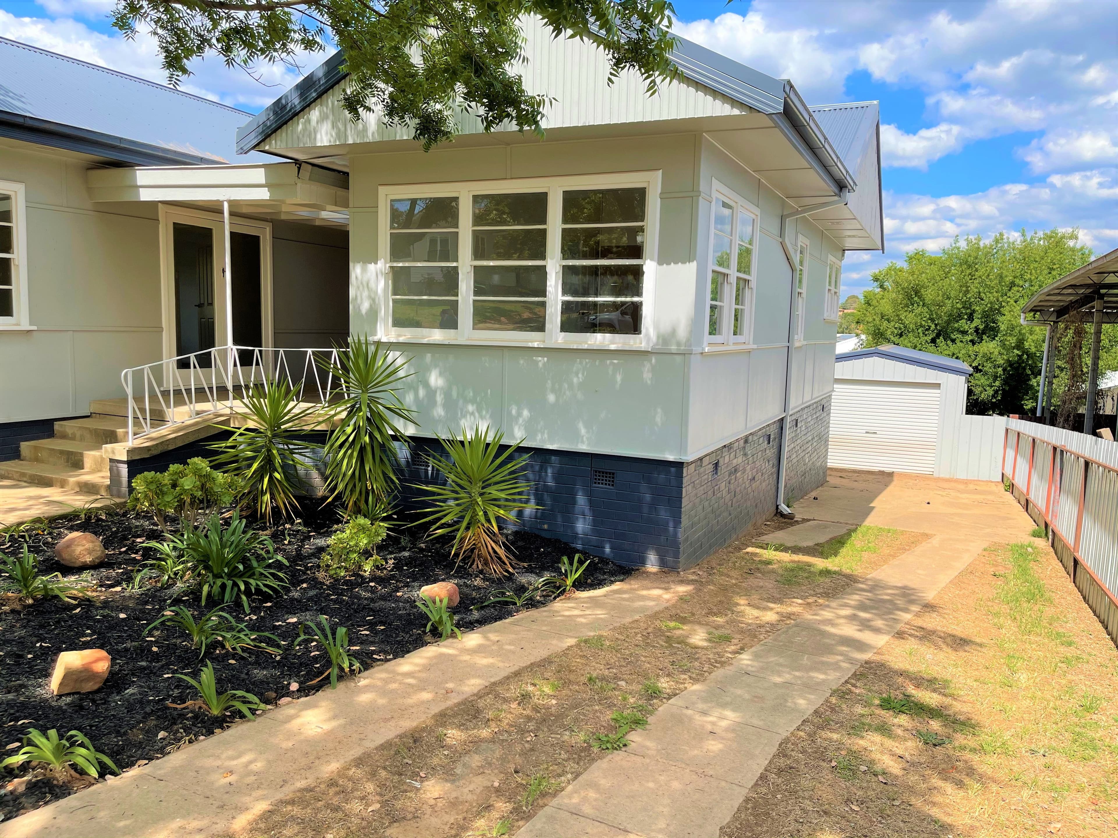 8 Lansdowne Street, Young NSW 2594, Young - Thumbnail 2