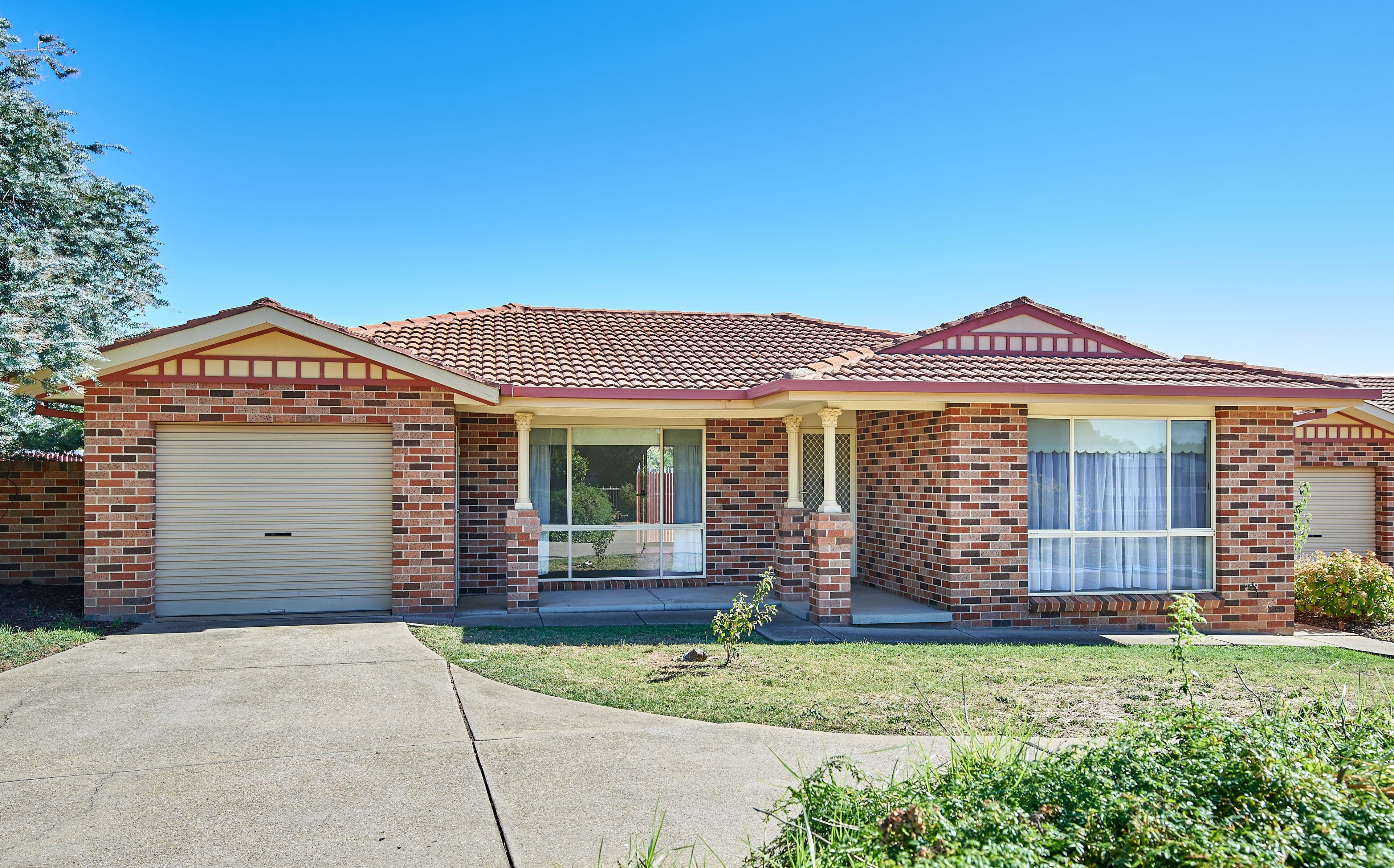 108 Undurra Drive, Glenfield Park - Image 1
