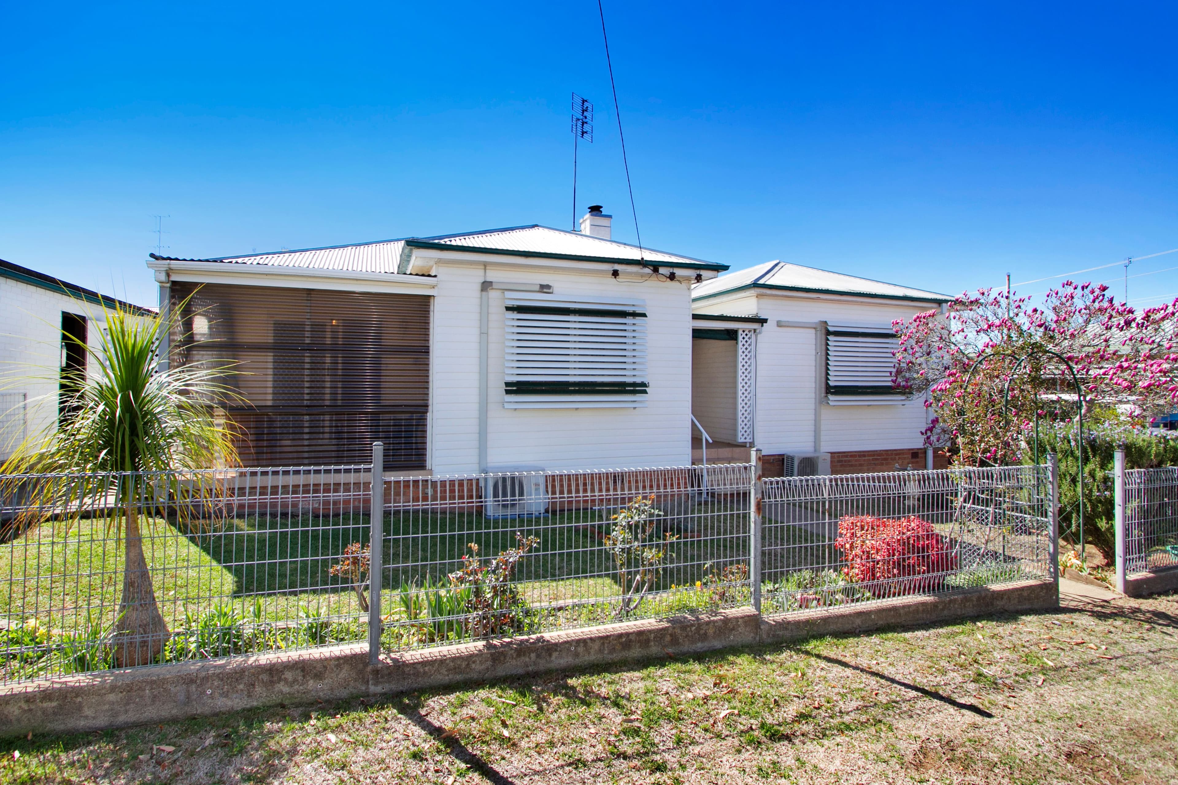 180 King George V Avenue, Tamworth - Image 1