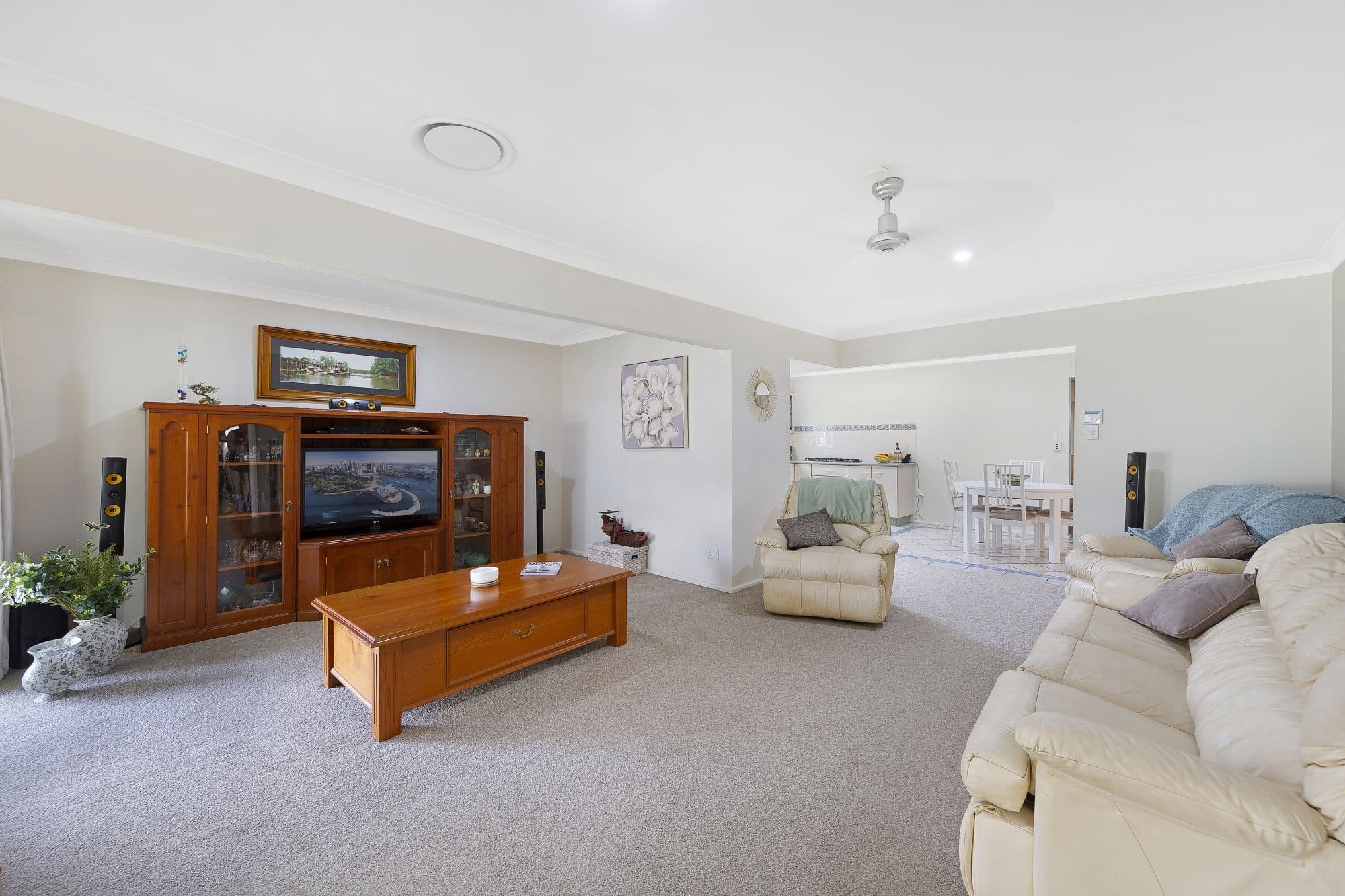 33 Kathleen White Crescent, Killarney Vale NSW 2261, Killarney Vale - Thumbnail 2