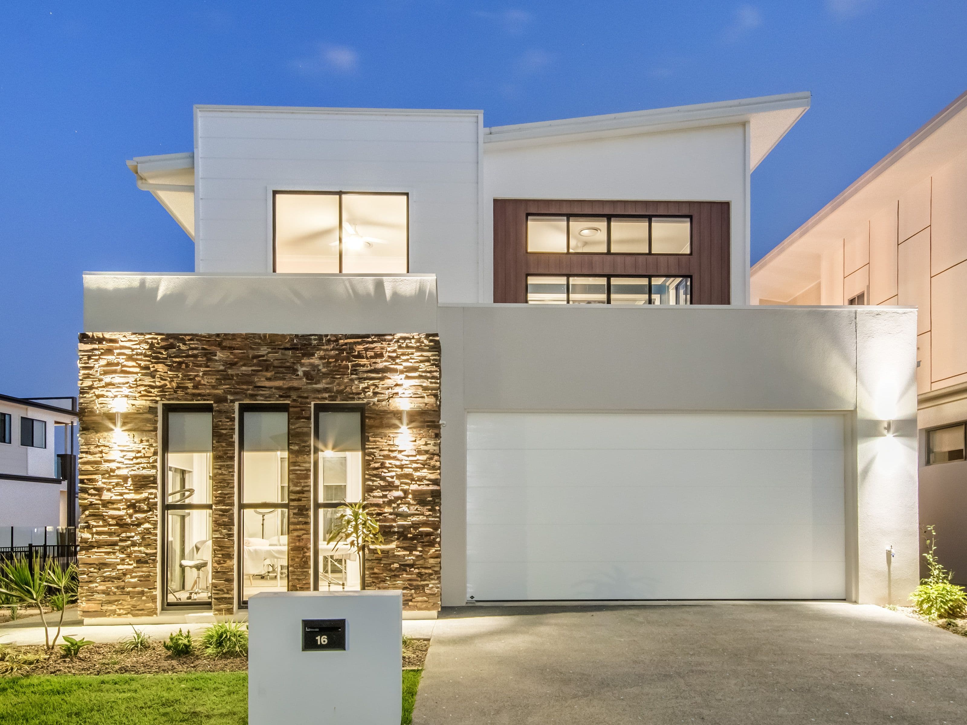 16 Santa Monica Boulevard, Hope Island QLD 4212, Hope Island - Thumbnail 2