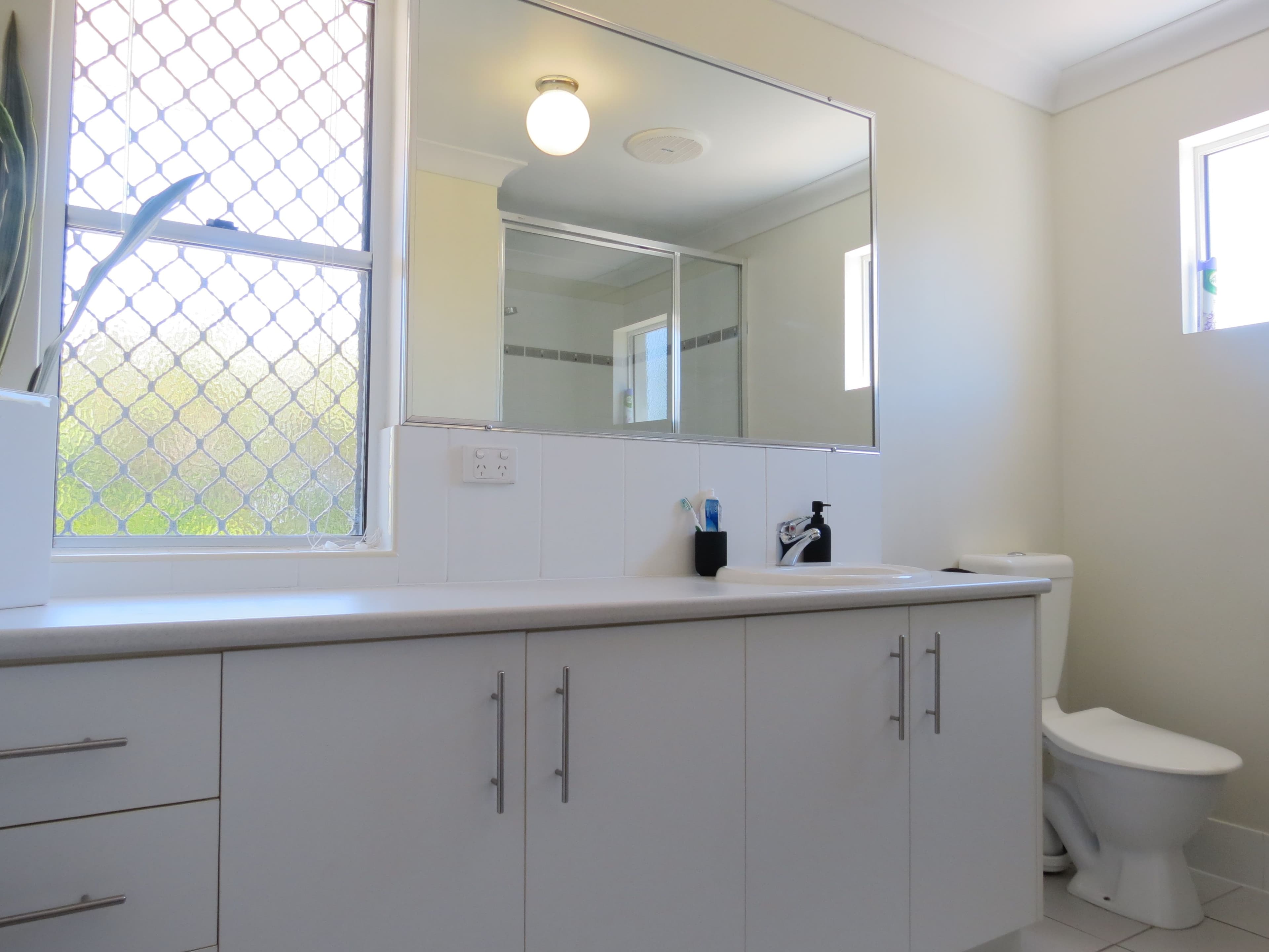 21 Mayfair Drive, Emerald QLD 4720, Emerald - Thumbnail 6