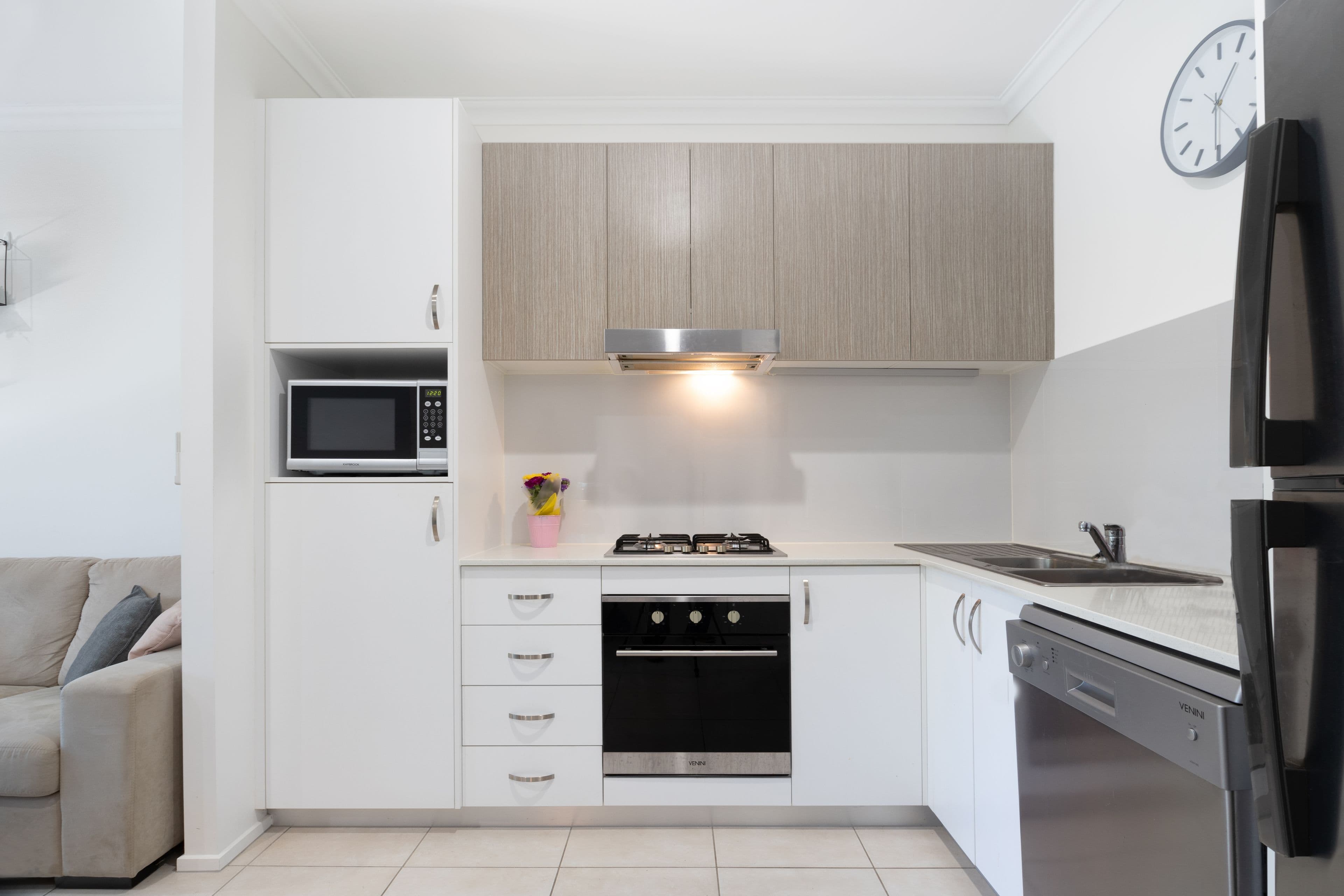 460-462 Pine Ridge Road, Coombabah QLD 4216, Coombabah - Thumbnail 6