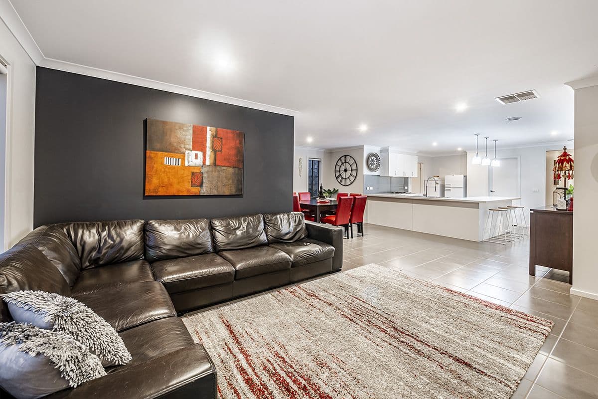 35 Viewbright Road, Clyde North VIC 3978, Clyde North - Thumbnail 3