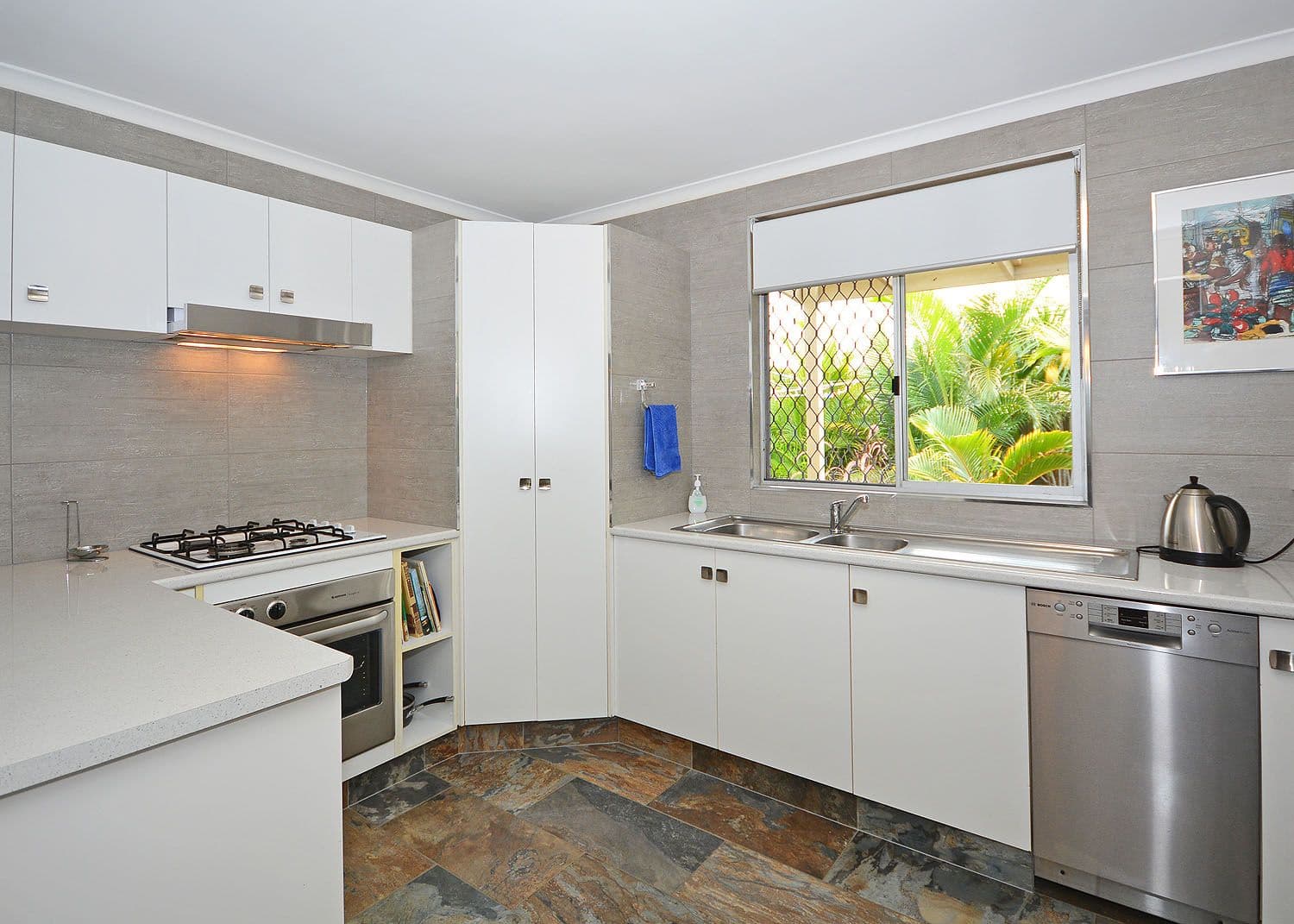 14 Shell Street, Urangan QLD 4655, Urangan - Thumbnail 2