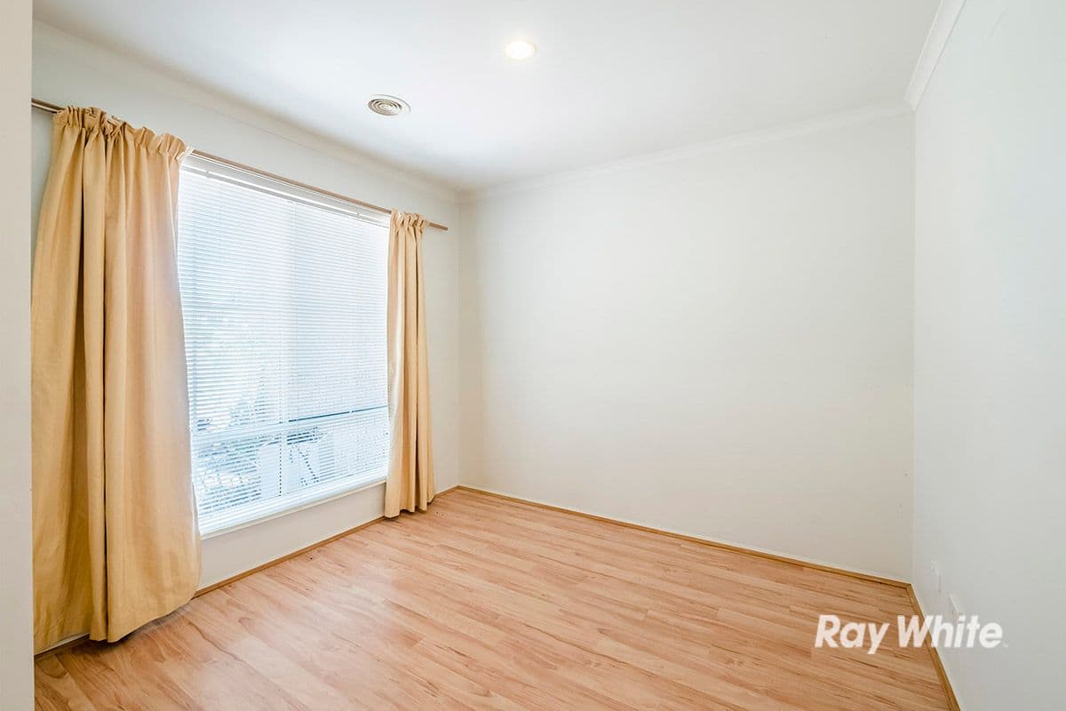 46 Central Parkway, Cranbourne West VIC 3977, Cranbourne West - Thumbnail 4