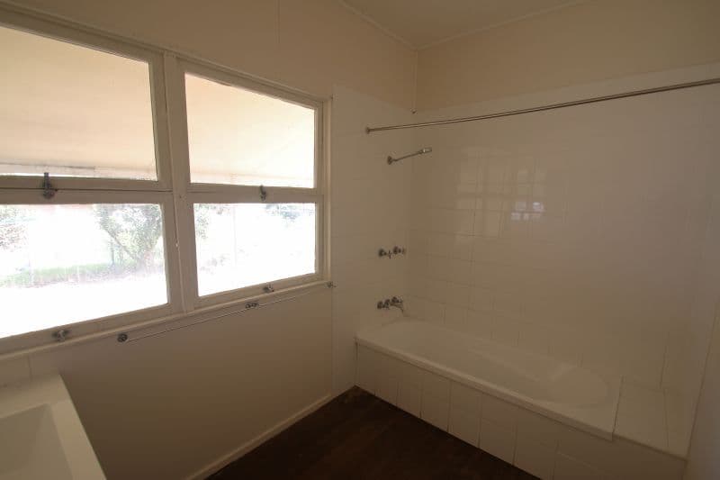 18 Mitchell Street, Monto QLD 4630, Monto - Thumbnail 4