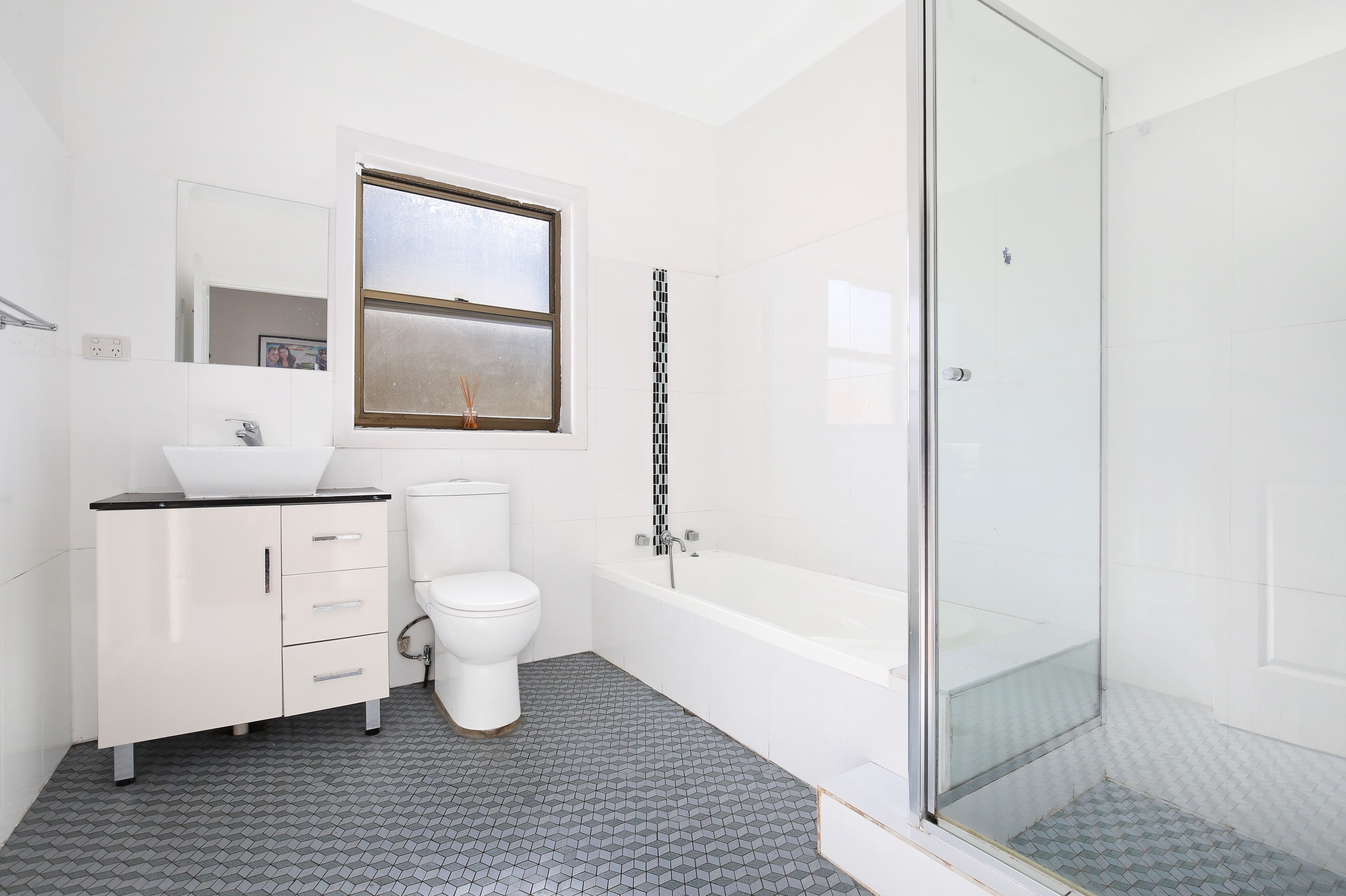 35 First Avenue, Warrawong - Thumbnail 5