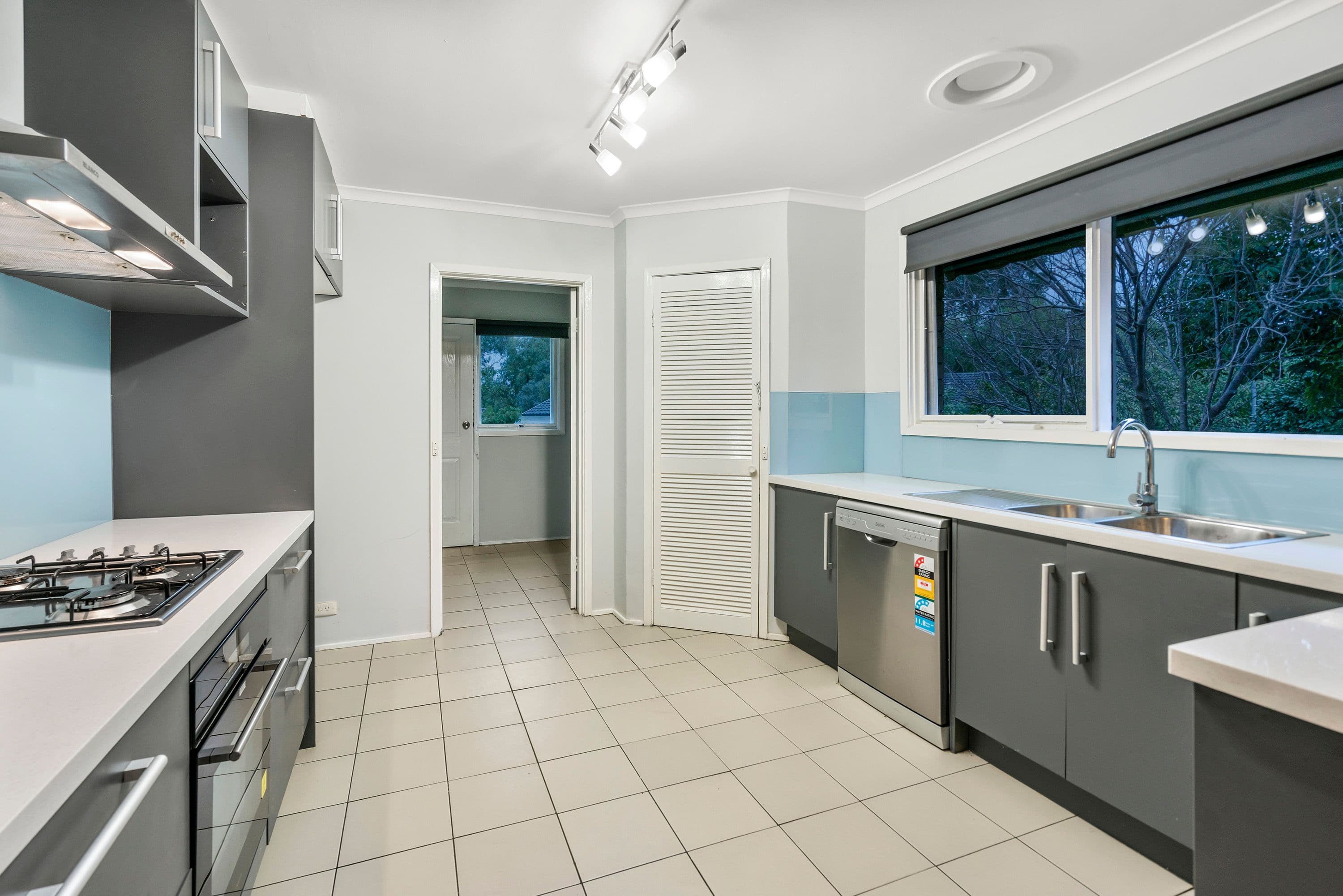 39 Amesbury Avenue, Wantirna VIC 3152, Wantirna - Thumbnail 2