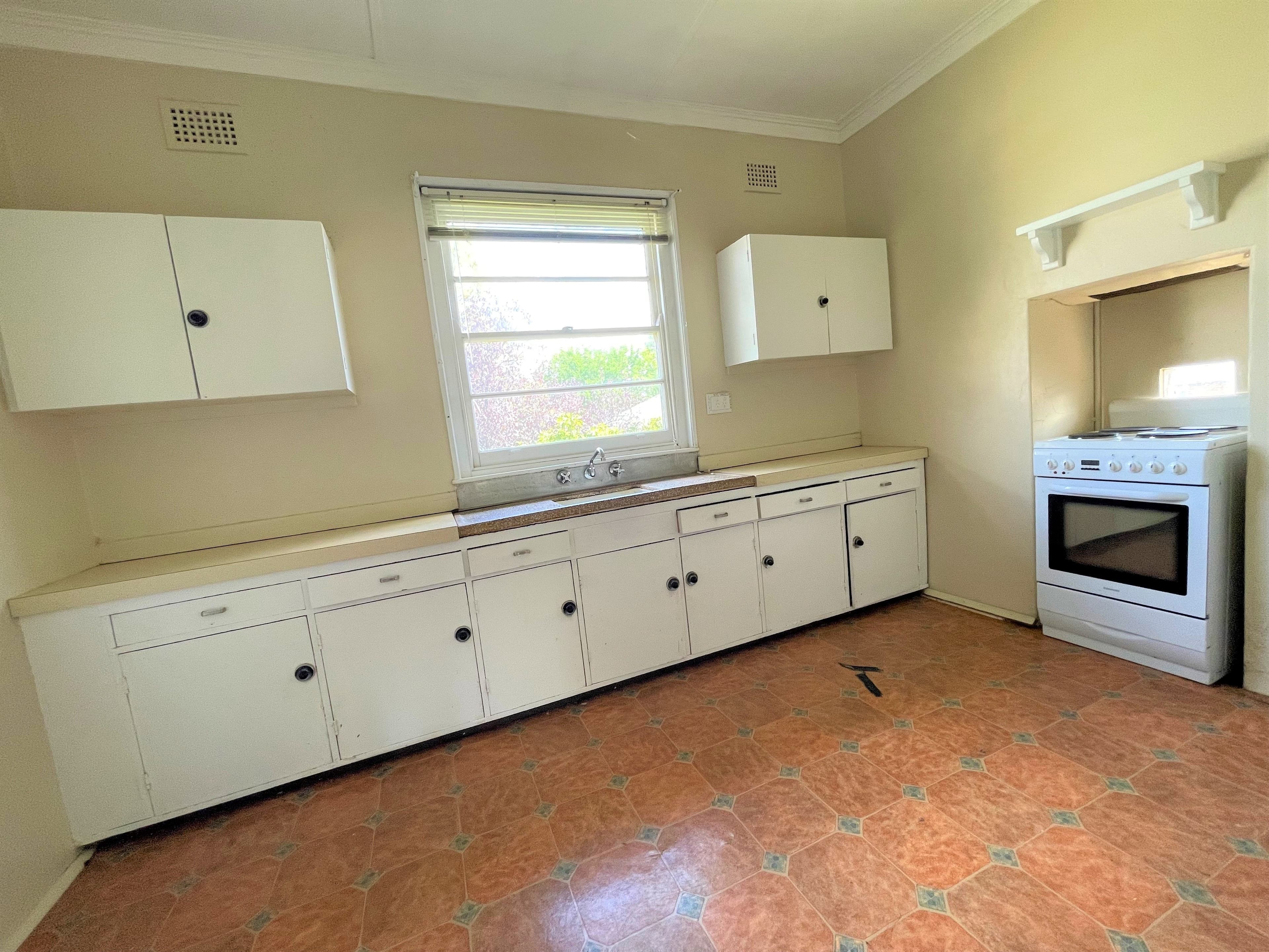 58 Edwards Street, Young NSW 2594, Young - Thumbnail 2