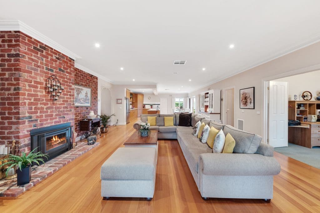 2 Pinehill Way, Doreen VIC 3754, Doreen - Thumbnail 3