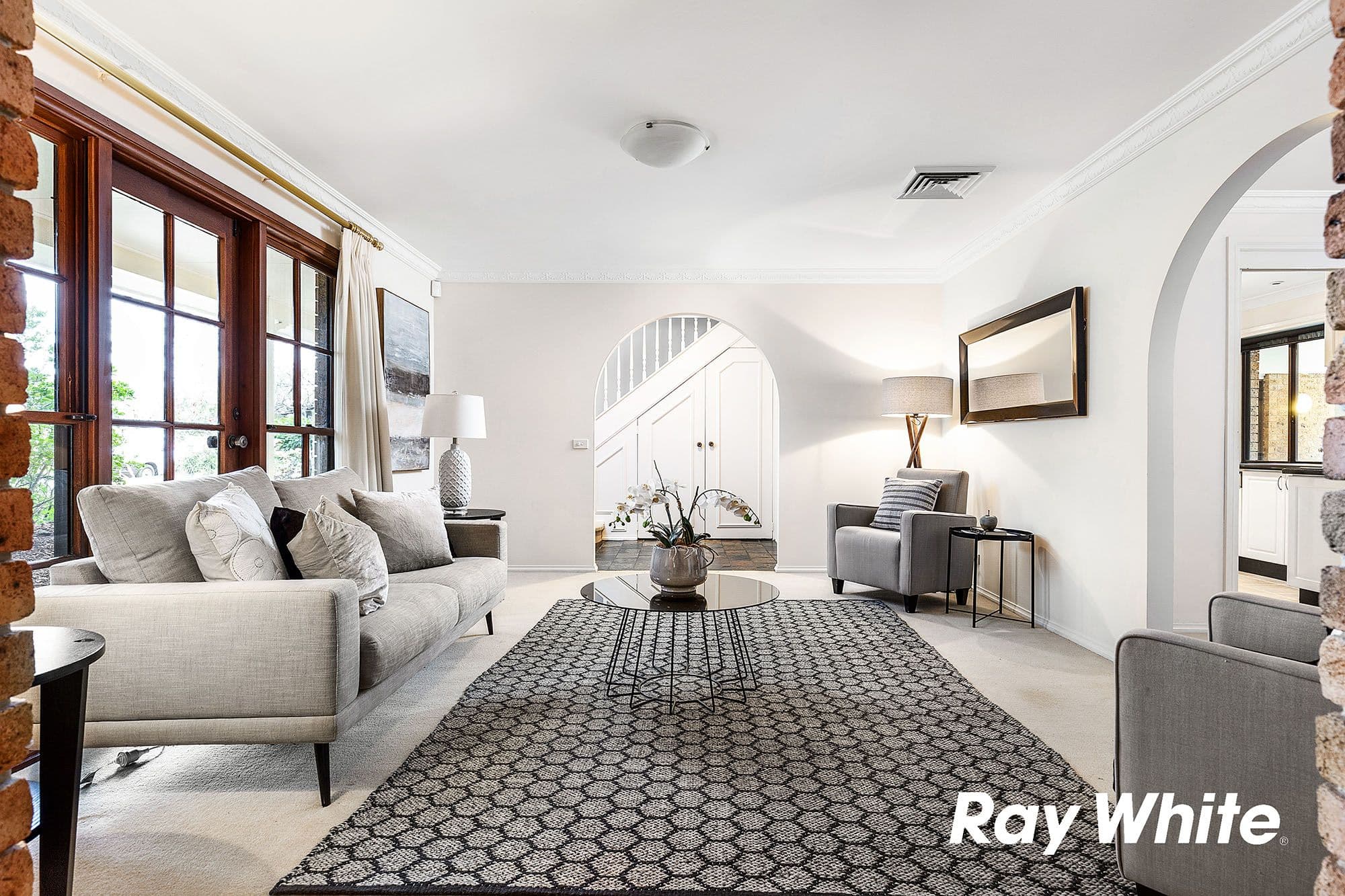 27 Chiltern Crescent, Castle Hill - Thumbnail 2