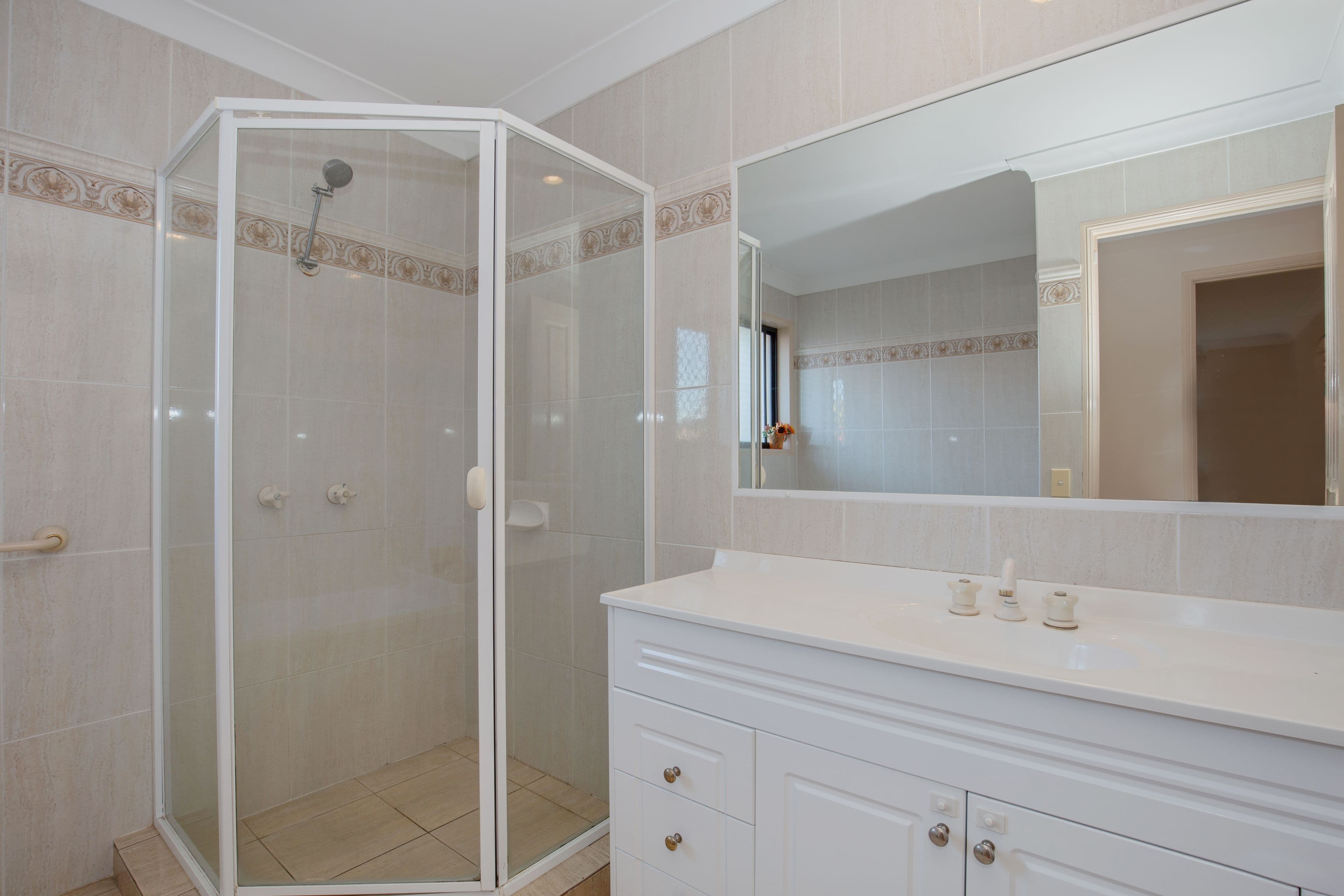 32 Nottinghill Gate Drive, Arundel QLD 4214, Arundel - Thumbnail 7