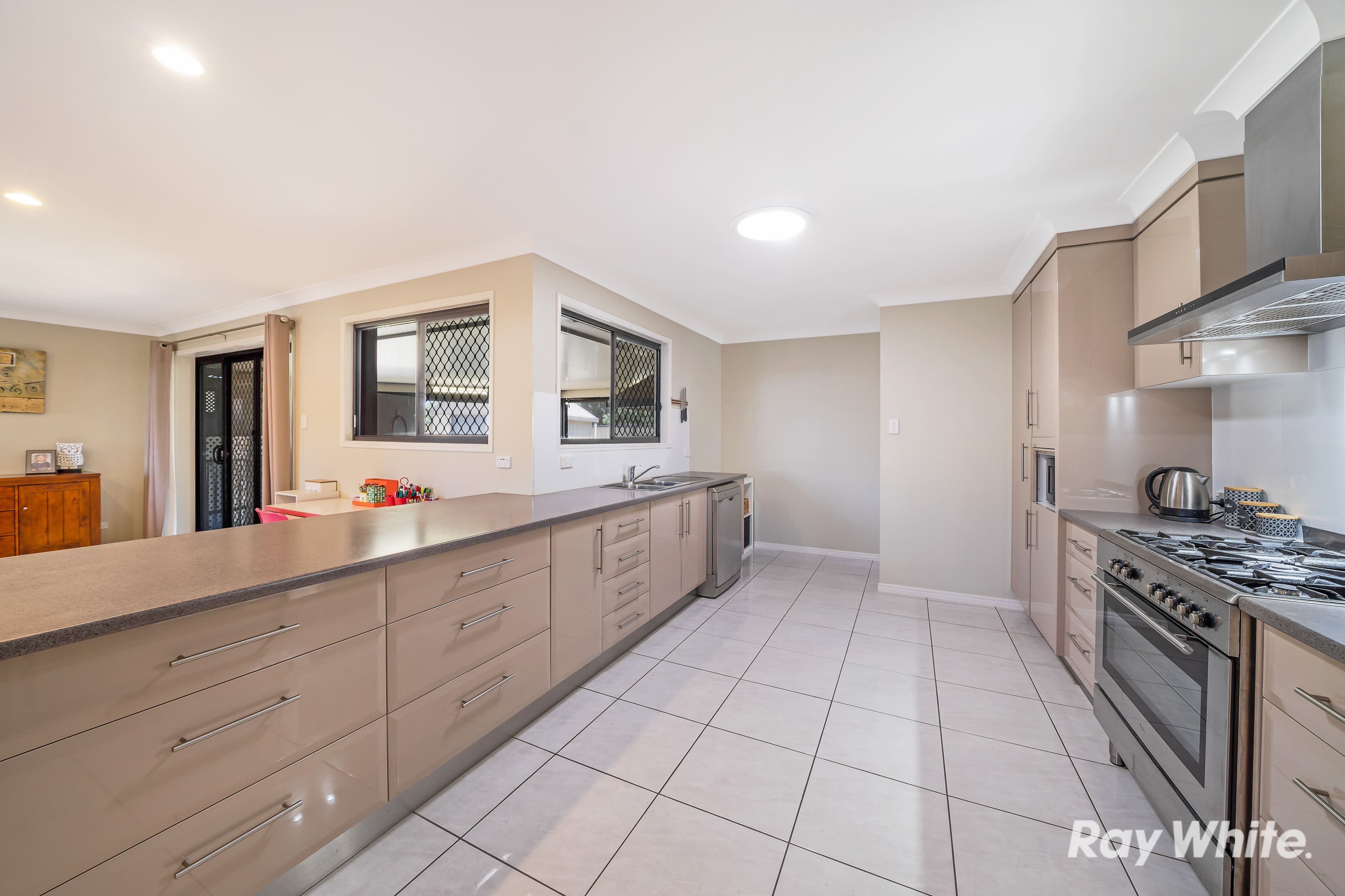8 Mahonia Court, Crestmead QLD 4132, Crestmead - Thumbnail 4
