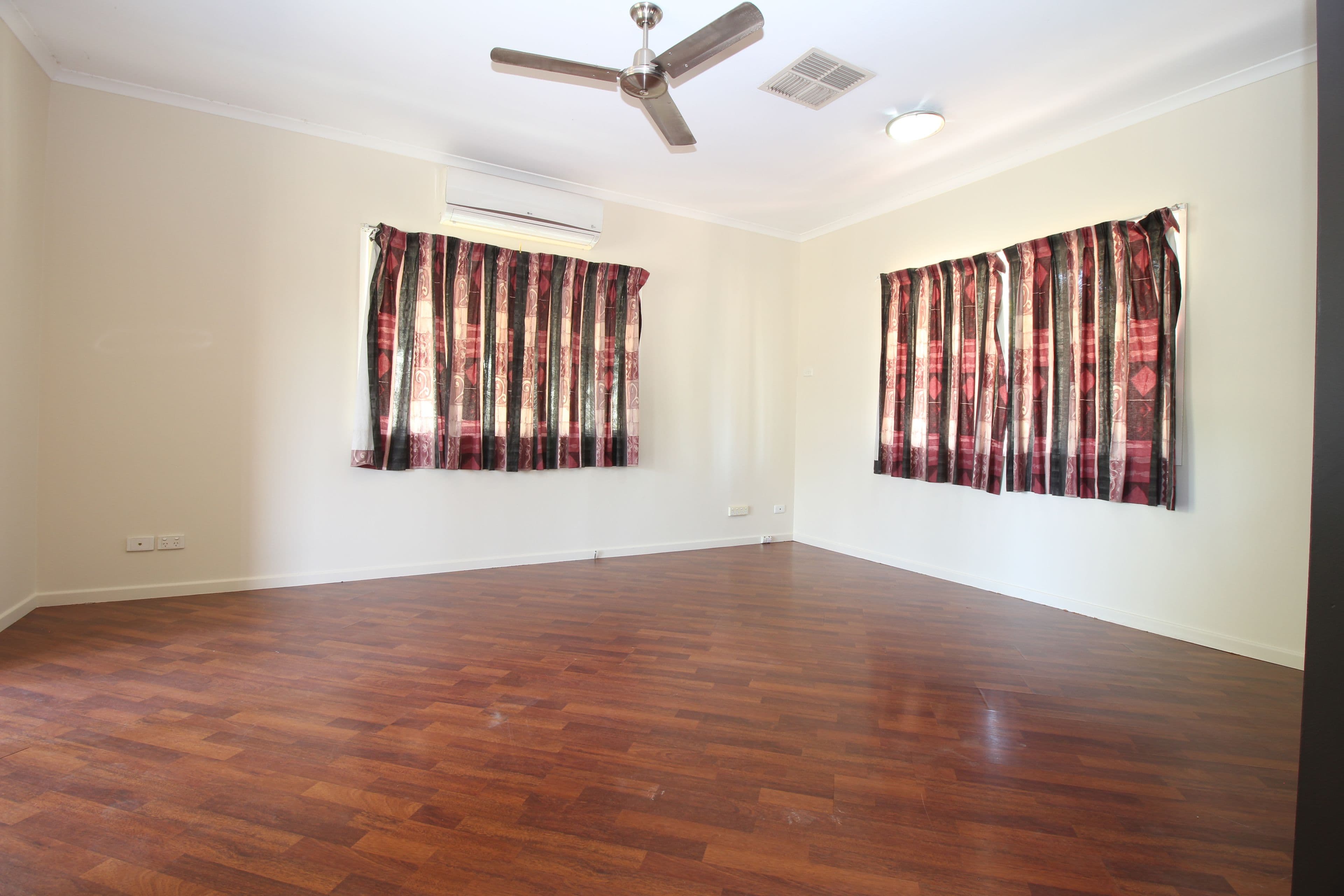 21 Park Avenue, Emerald QLD 4720, Emerald - Thumbnail 4
