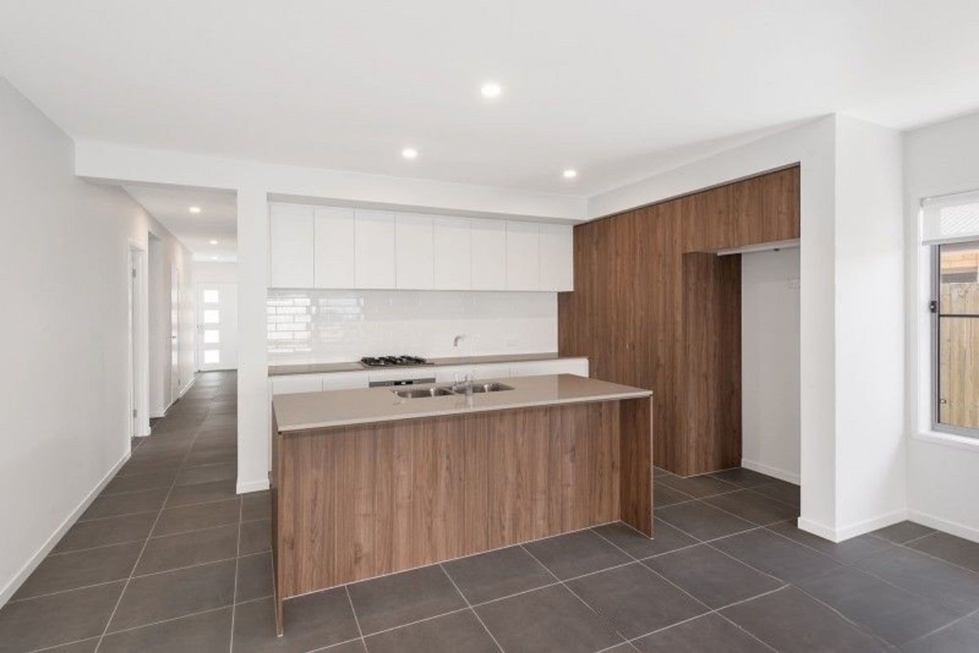 9 Crawford Street, Strathpine QLD 4500, Strathpine - Thumbnail 2